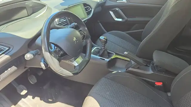 Peugeot 308 view 8