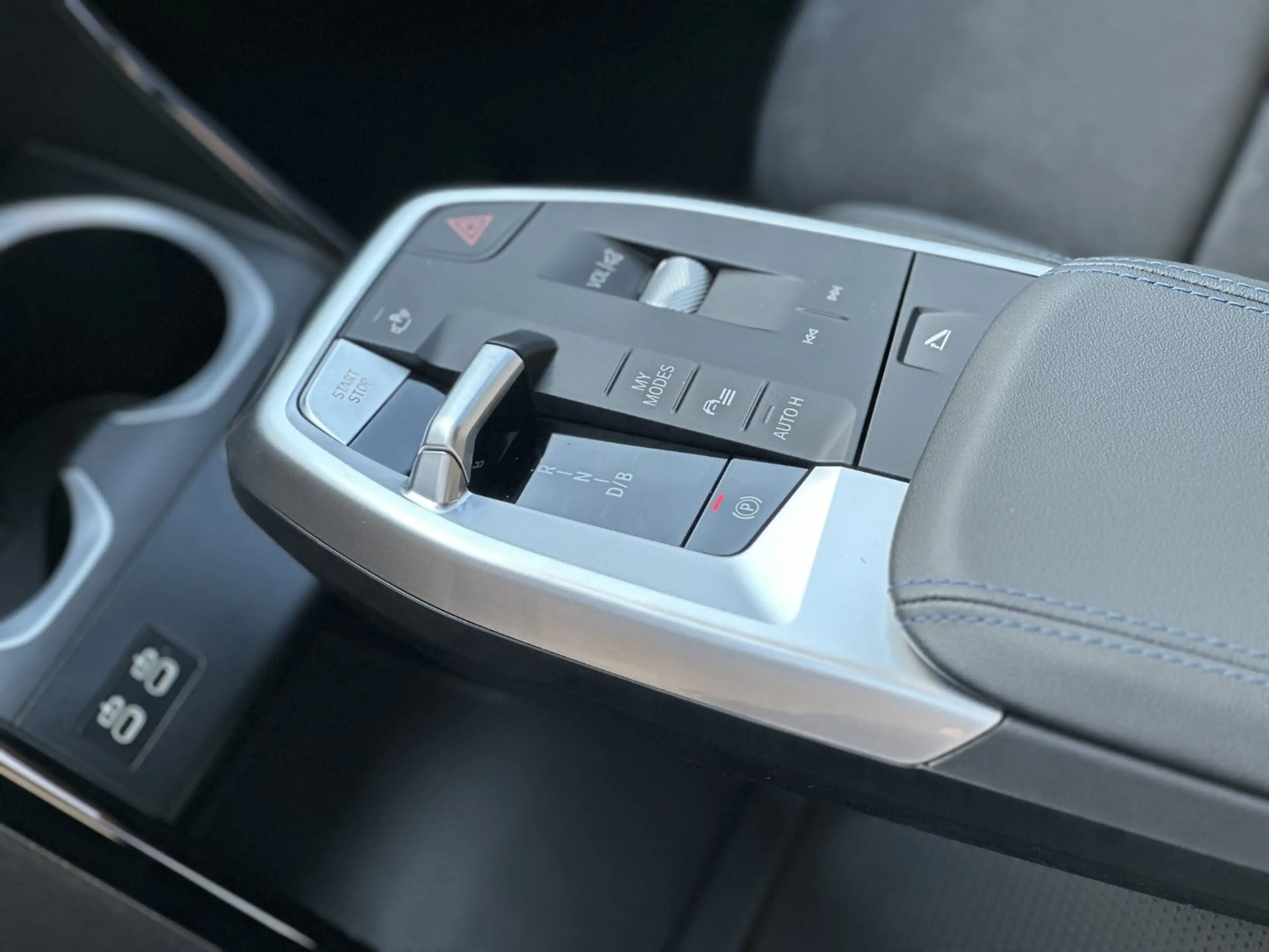 BMW iX2 eDrive20 M Sportpaket HK HiFi DAB LED RFK — photo 11