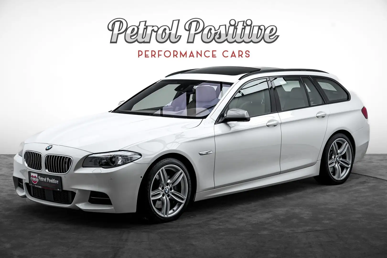 BMW 550 M550d xDrive Touring ERSTBESITZ / VOLLAUSSTATTUNG Weiß - 2