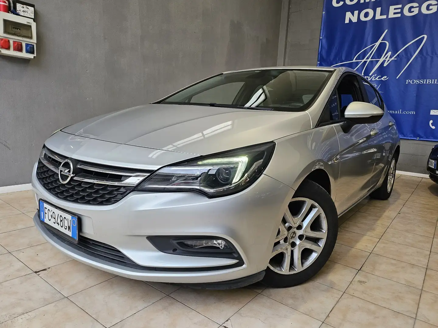 Opel Astra Astra V 5p 1.6 cdti Gris - 1