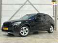 BMW X1 SDrive18i Executive Carplay Stoelverwarming Zwart - thumbnail 1