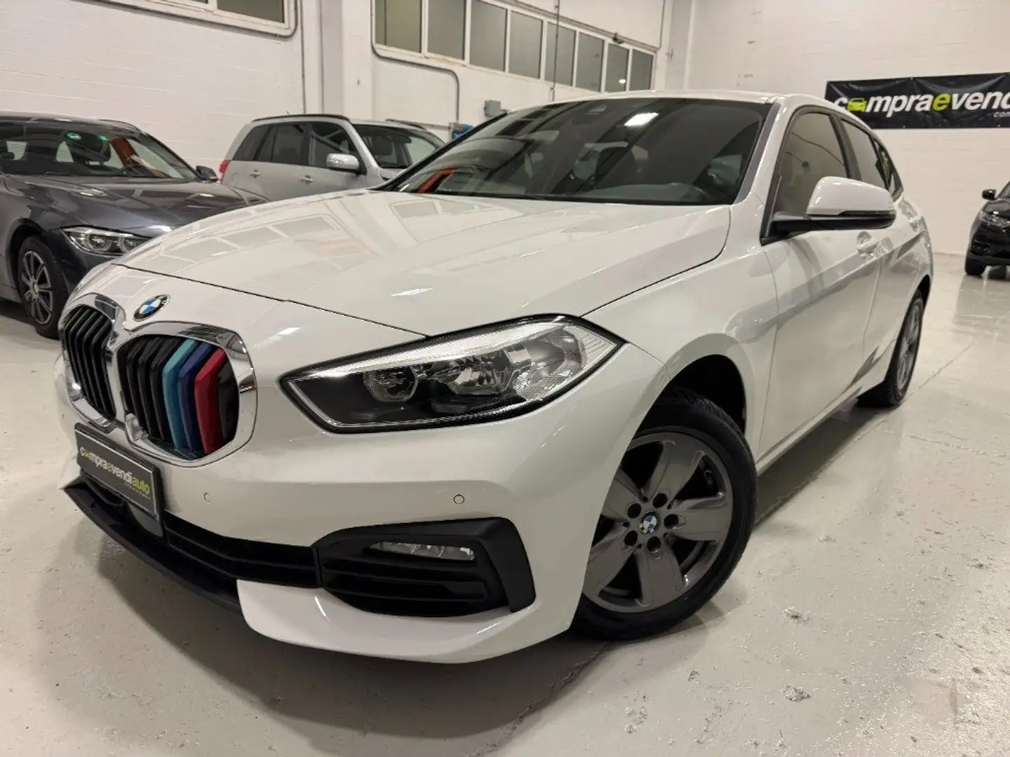 BMW 116 d 5p. Business Advantage Automatica Білий - 1