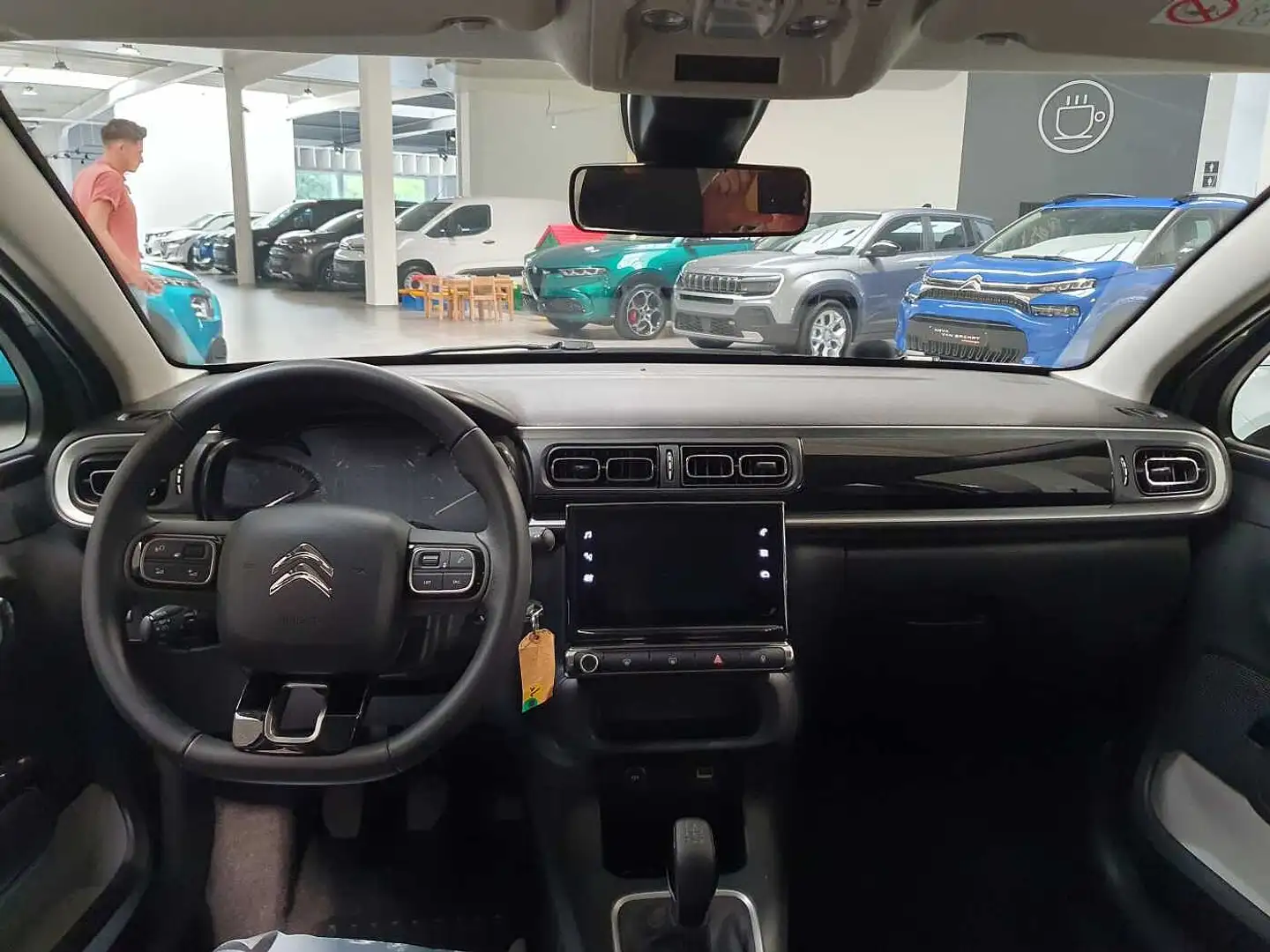 Citroen C3 1.2i Shine S&S 83PK met PARKS A+CAM Grijs - 2