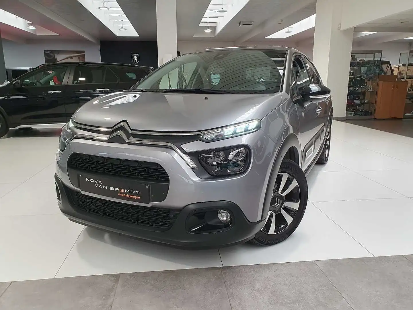 Citroen C3 1.2i Shine S&S 83PK met PARKS A+CAM Grijs - 1
