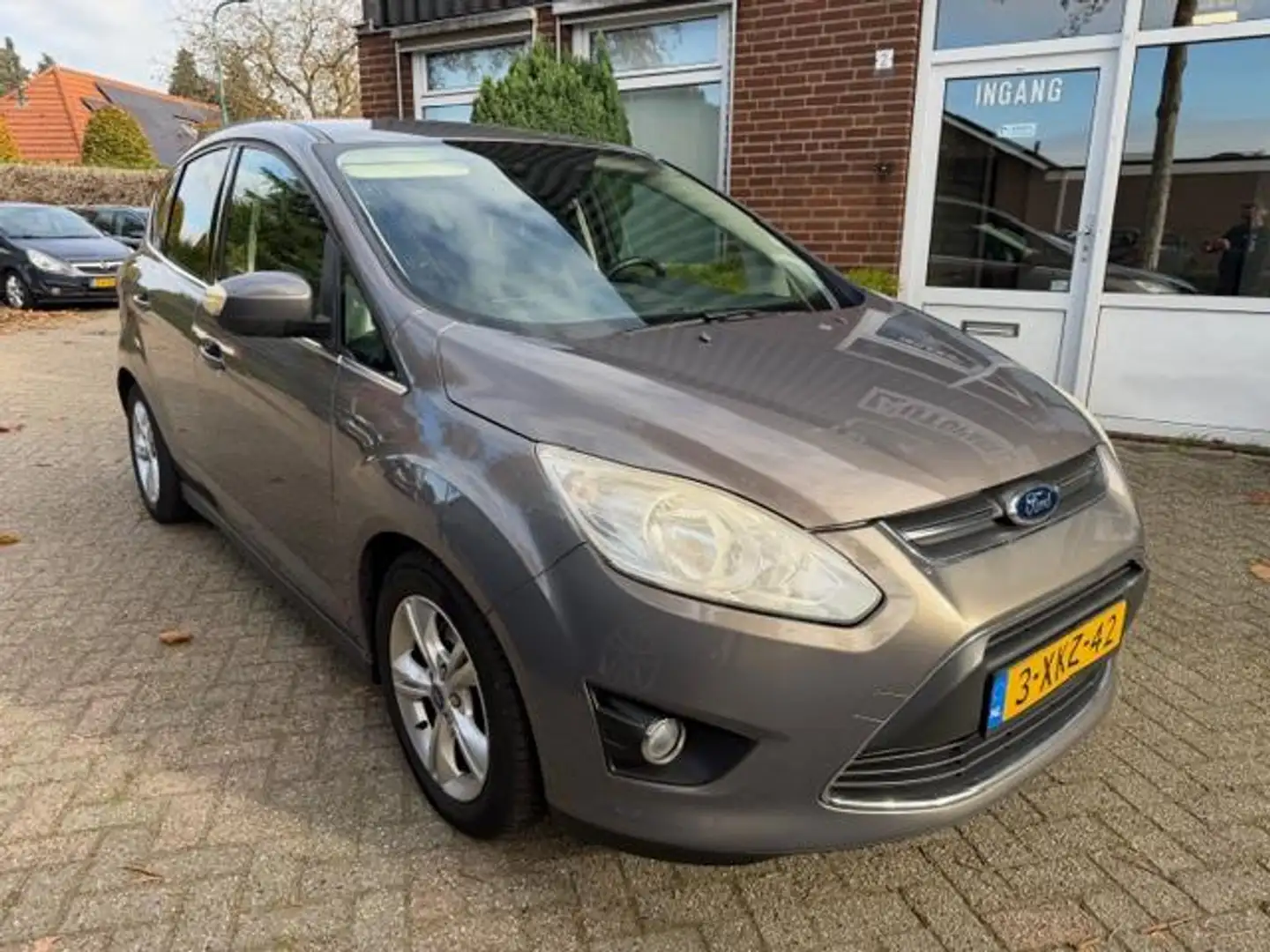 Ford C-Max 2.0 TDCi 140PK Titanium airco, navigatie,trekhaak, Bruin - 2