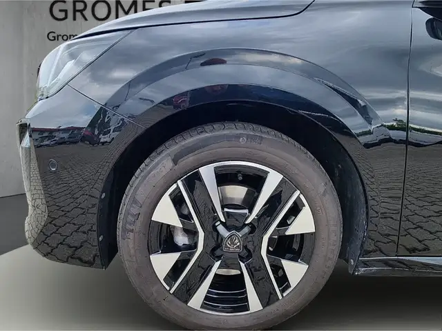 Peugeot 208 view 11