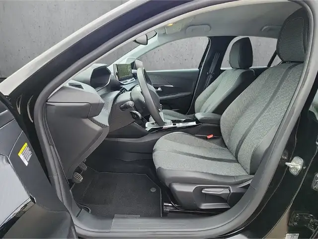Peugeot 208 view 9