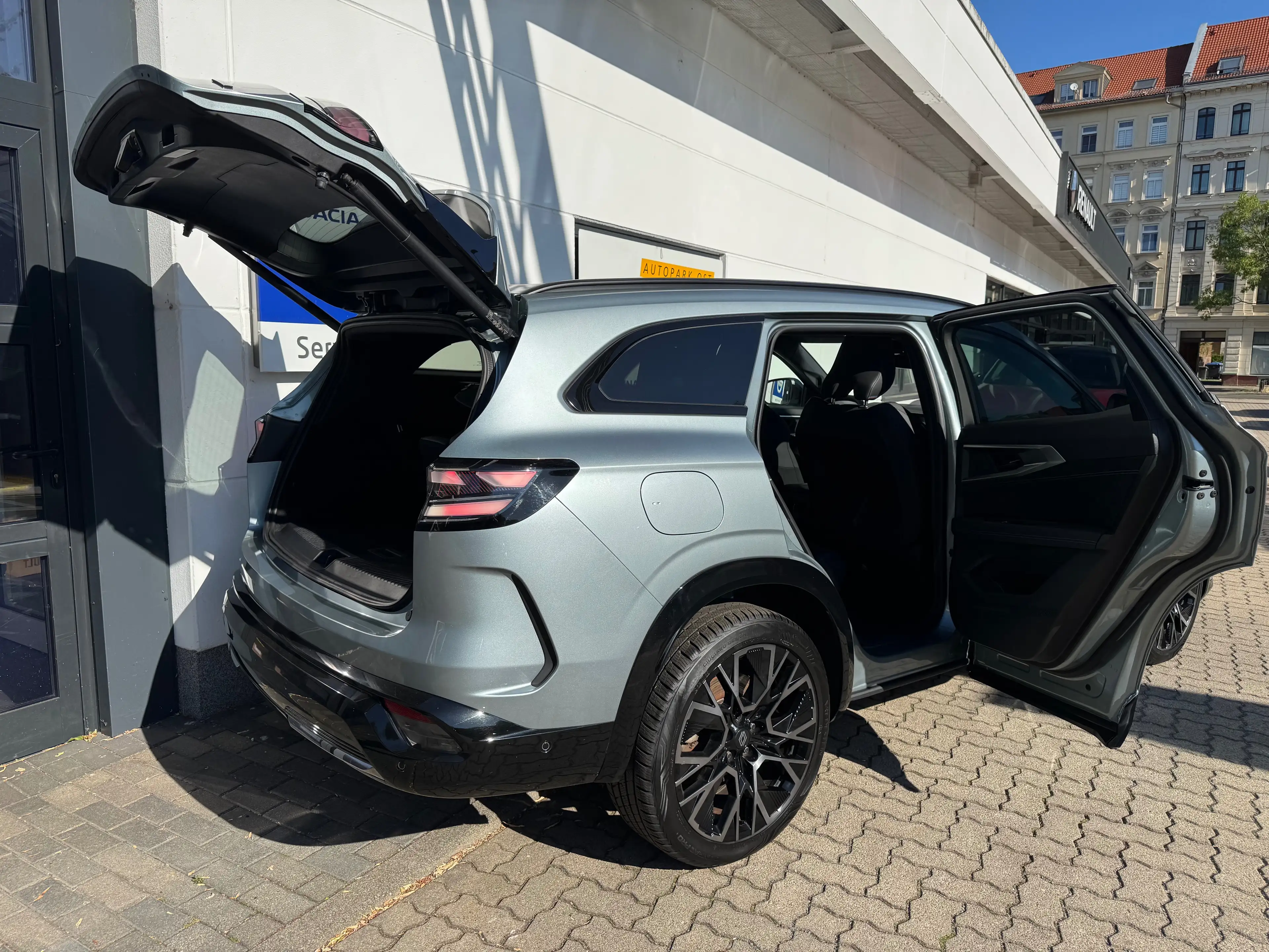 Renault Espace Esprit Alpine E-Tech Hybrid 200 SolarBay Head Up — photo 10