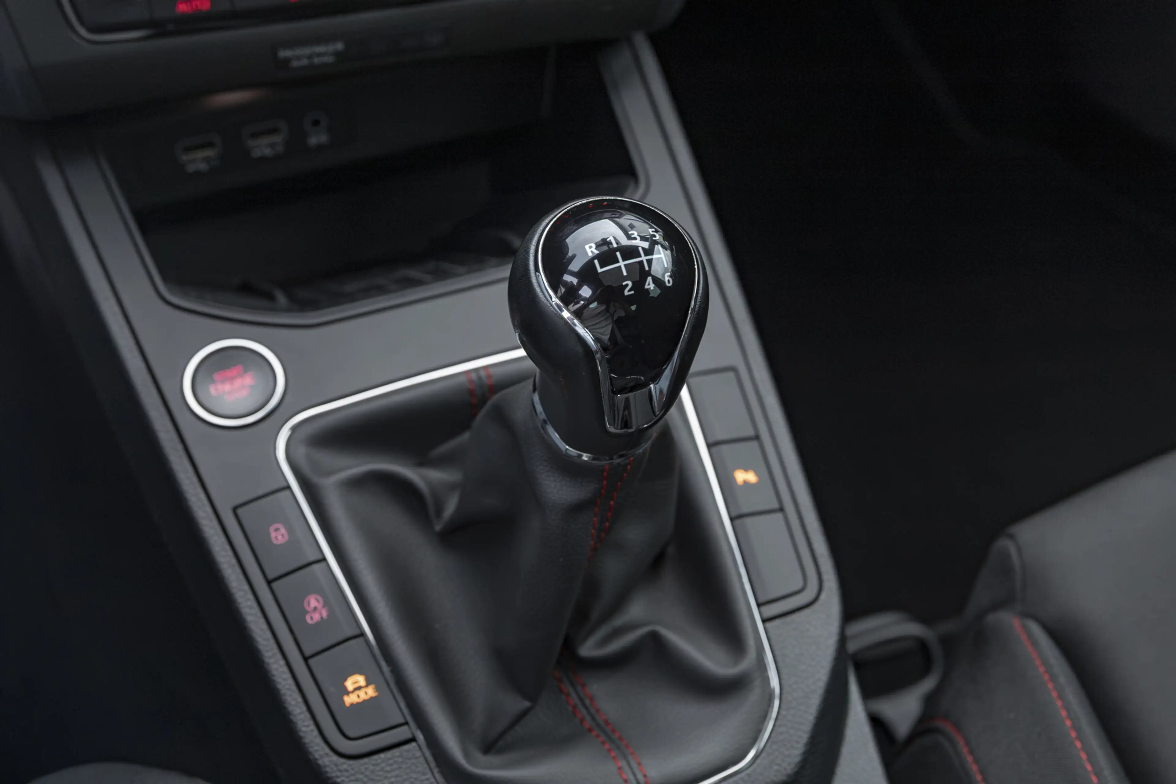 SEAT Ibiza 1.0 TSI FR Business Intense — photo 12