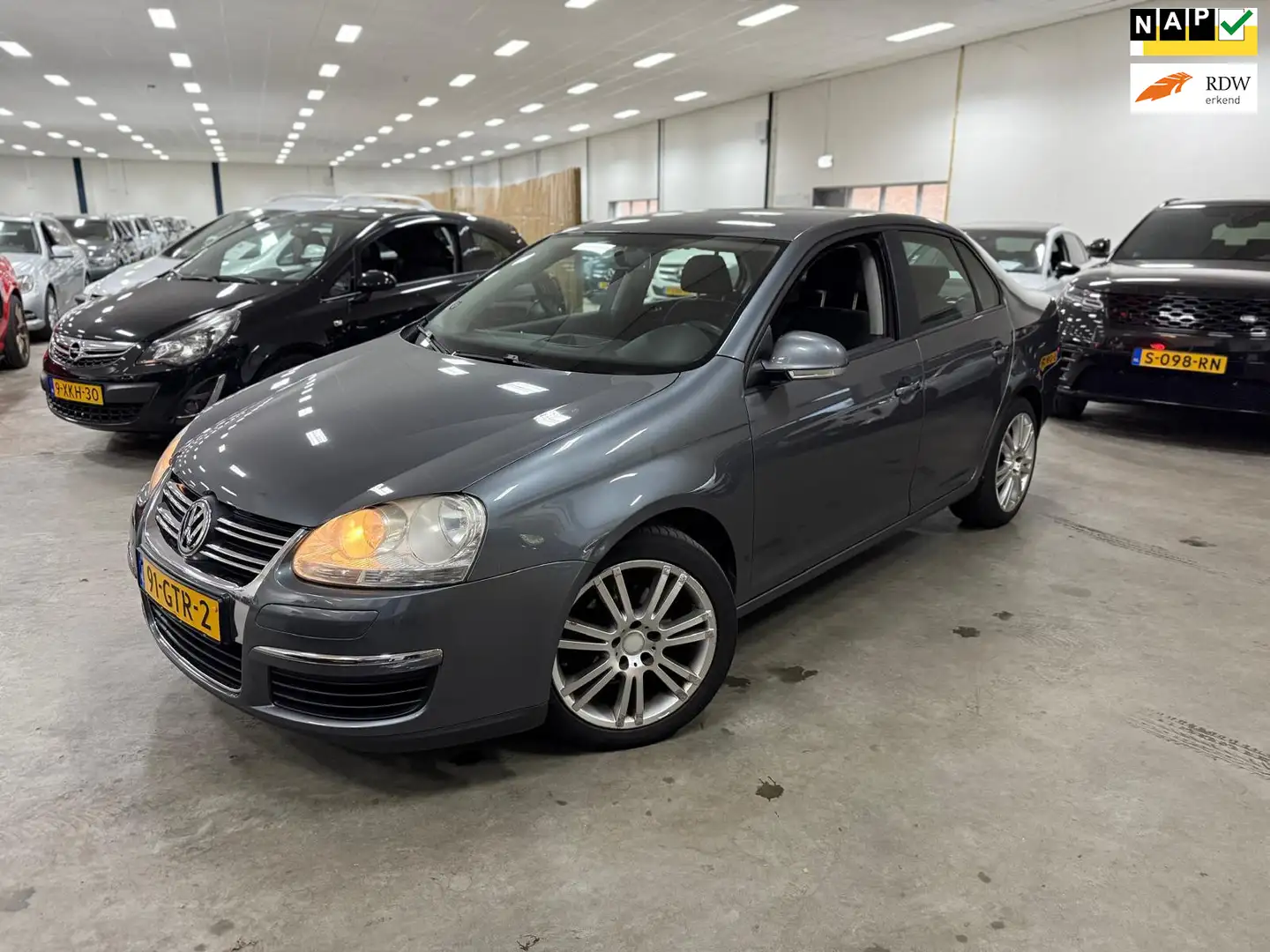 Volkswagen Jetta 1.6 Trendline / RIJDT SCHAKELT GOED / NETTE AUTO Gris - 1