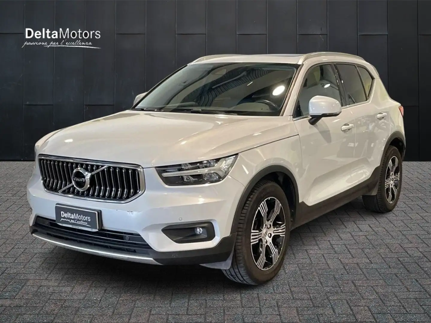 Volvo XC40 D3 AWD Inscription Bianco - 1