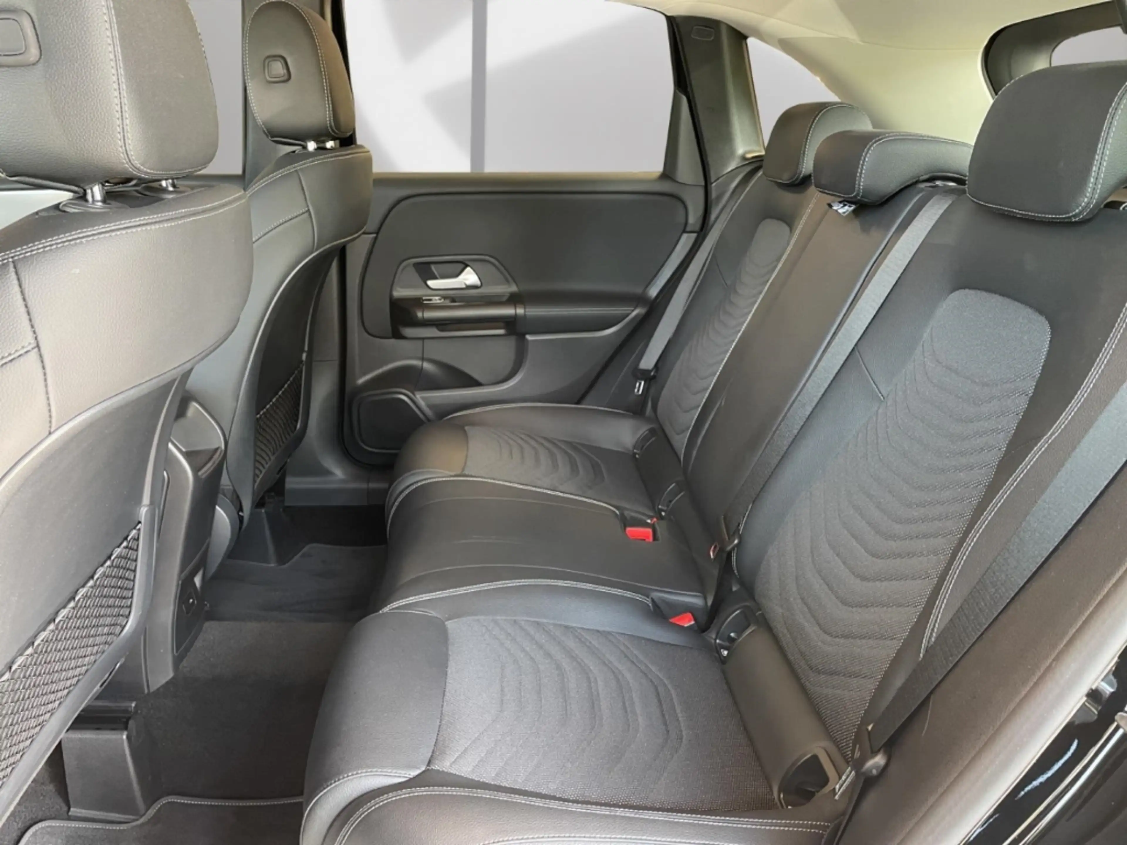 Mercedes-Benz B 250 e Style LED Navi Parkpaket Kamera Tempomat — photo 6