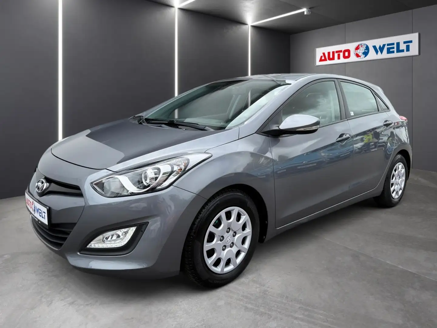 Hyundai i30 1.4 16V Klima Tempo Lenkradhzg Parkhilfe BT Grau - 1