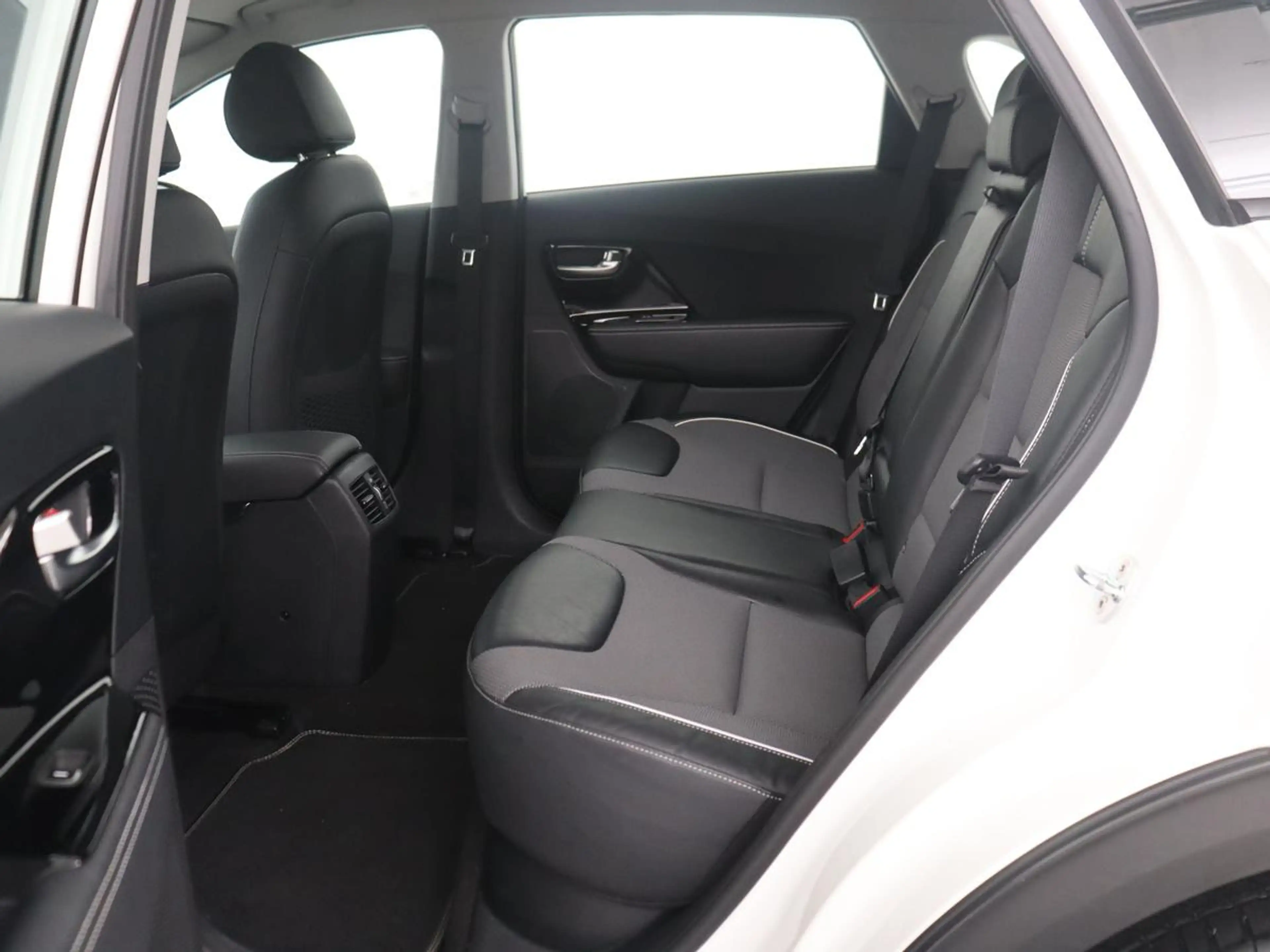 Kia e-Niro ComfortLine 64 kWh | SOH 95.9% | Adaptive cruise | — photo 6