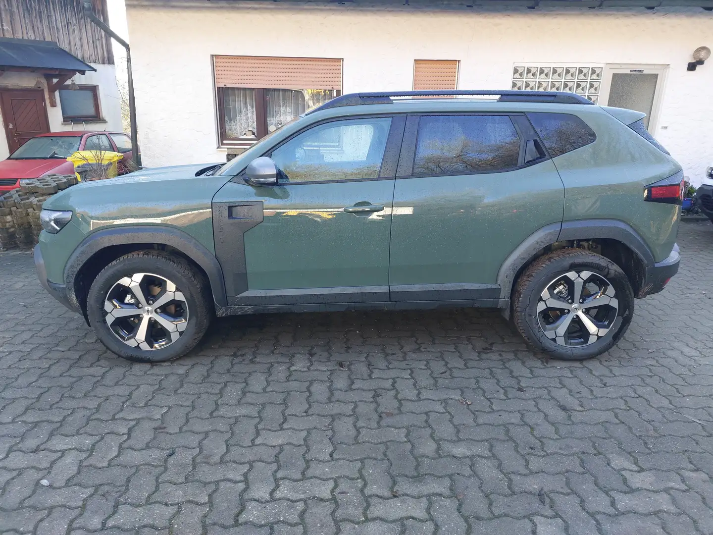 Dacia Duster 3 TCe130 4x4 Expression R-Kam. Alus Safarigrün Grün - 2