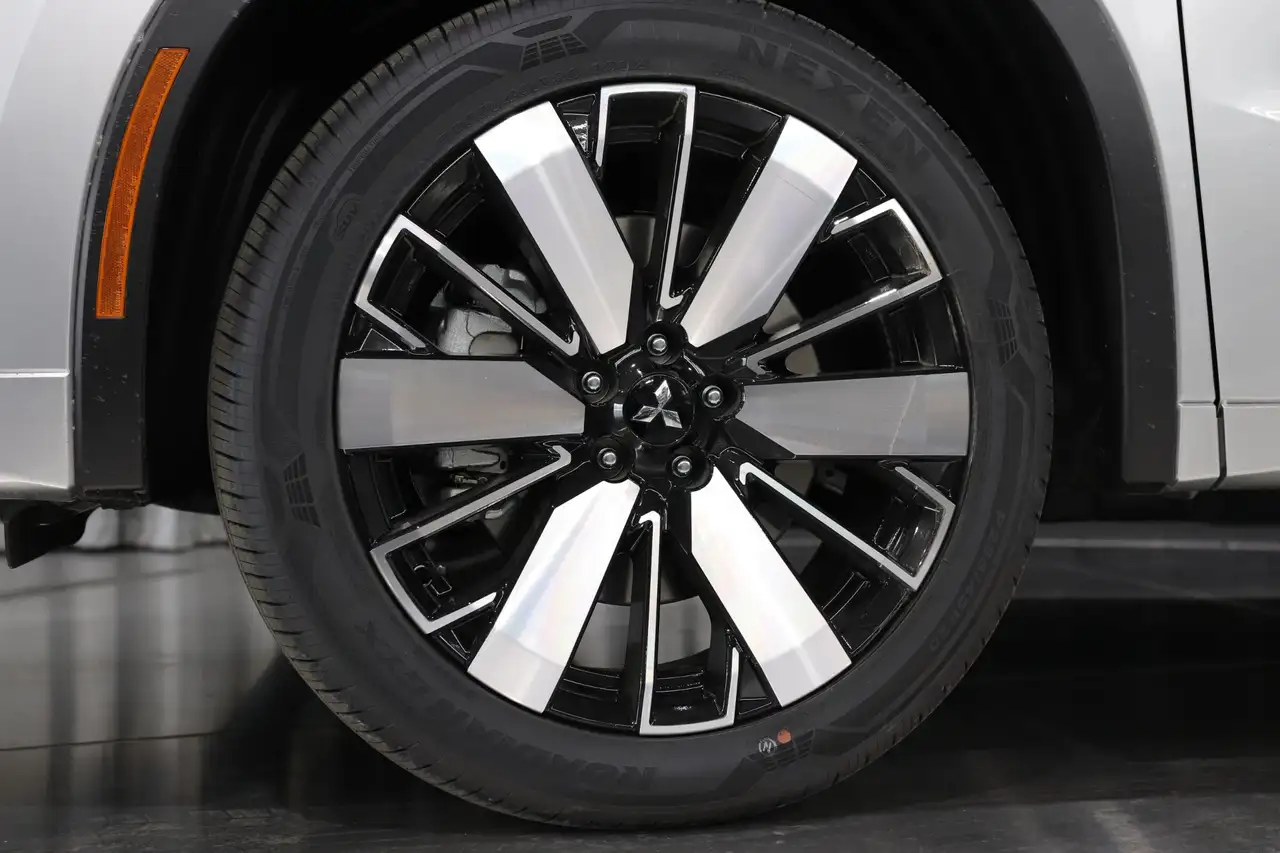 Mitsubishi Outlander снимка Mitsubishi Outlander