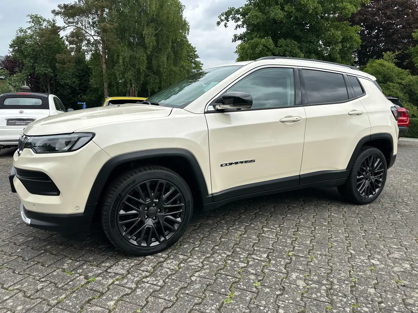 Jeep Compass 1.6 M-Jet 80th Anniversary Diesel und neues Modell Weiß - 1