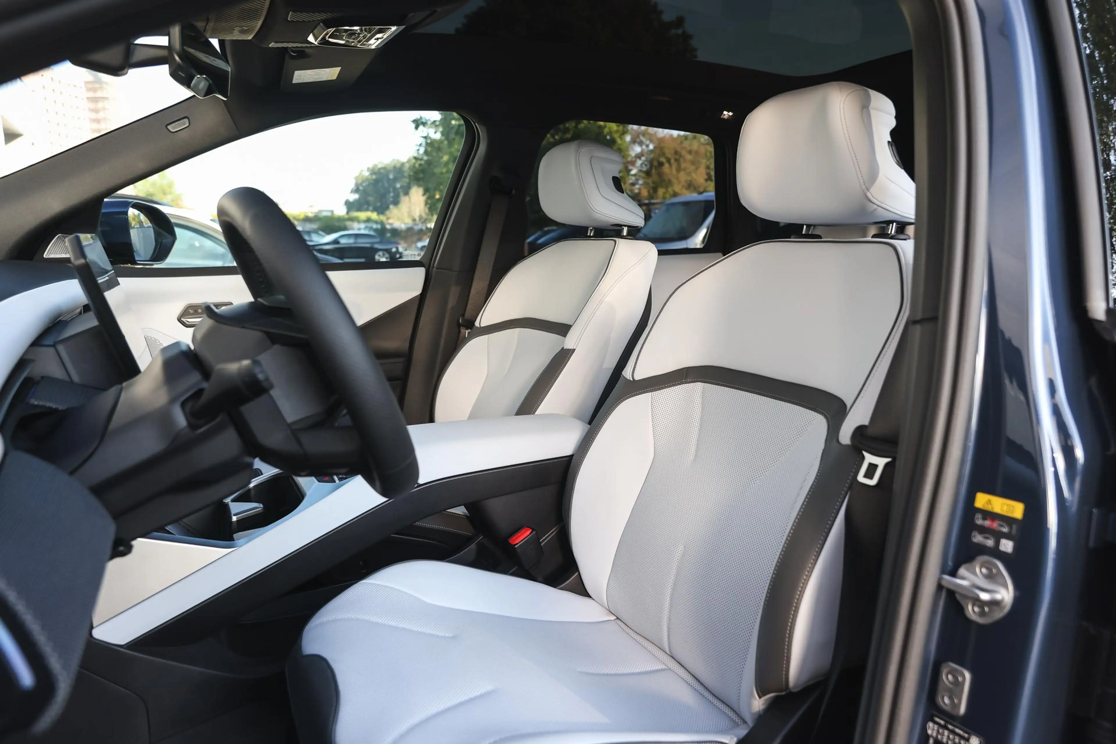 BMW iX3 50 xDrive M Sport / Panoramadak / Trekhaak / Parki — photo 12