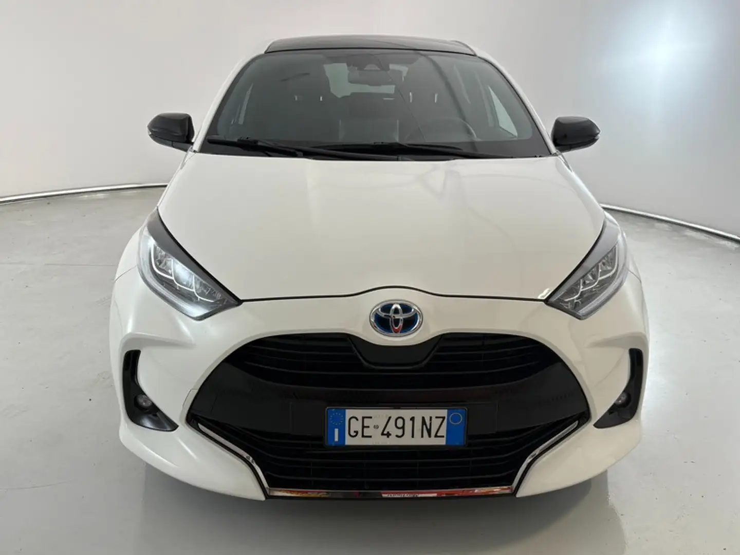Toyota Yaris 1.5 Hybrid Lounge Bianco - 2