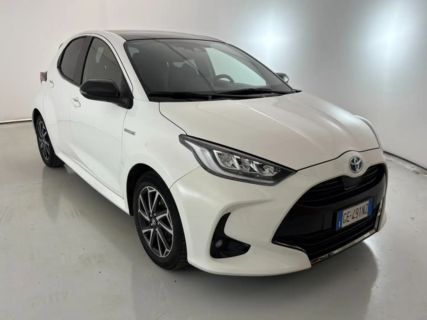 Toyota Yaris 1.5 Hybrid Lounge Bianco - 1
