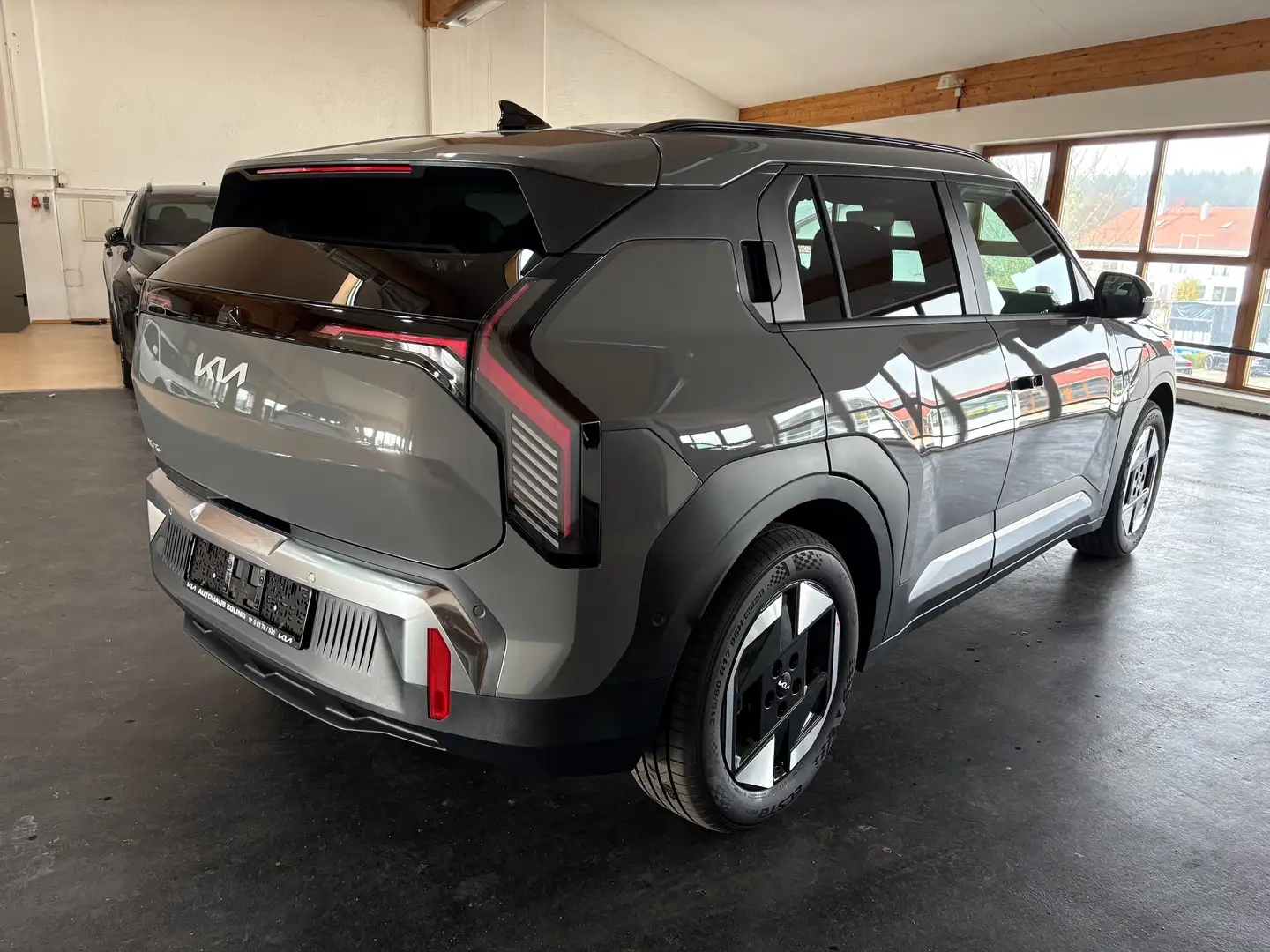 Kia EV3 150 kW Earth 81,4 kWh Batterie Grau - 2