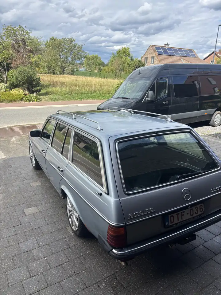 Mercedes-Benz E 300 W123 300d, foto 2