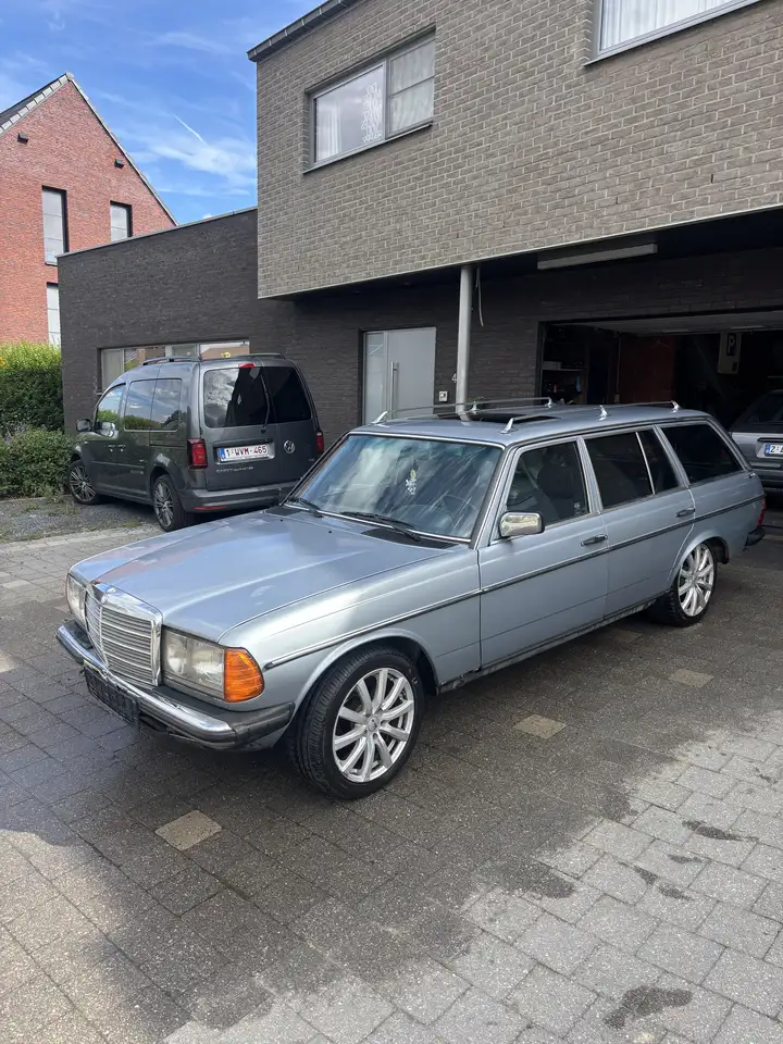 Mercedes-Benz E 300 W123 300d, foto 1