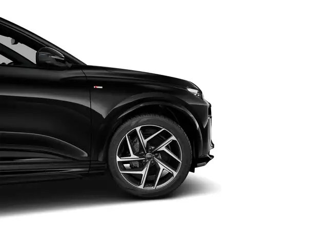 Audi Q6 E-Tron view 3