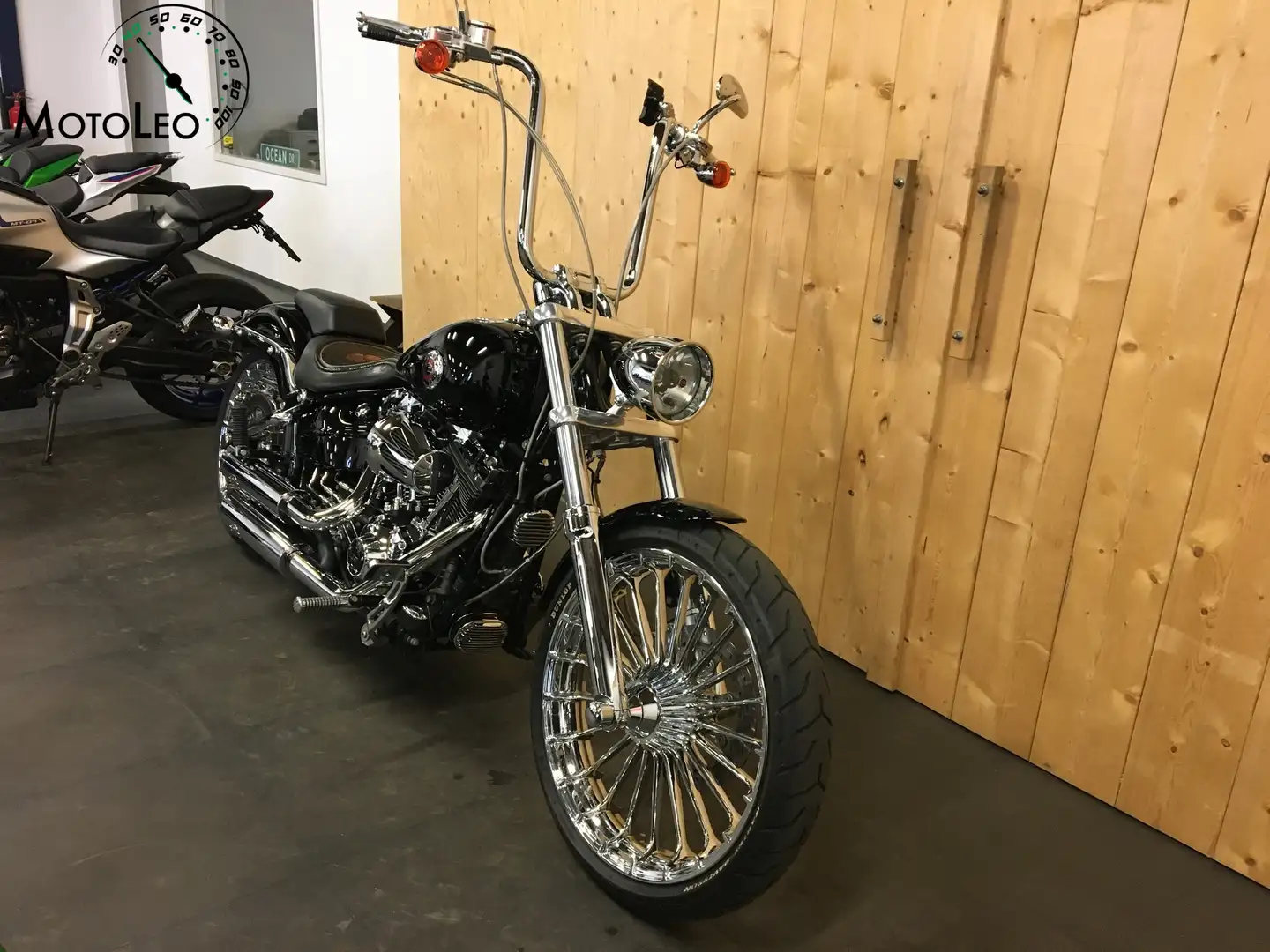 Harley-Davidson Breakout Noir - 2