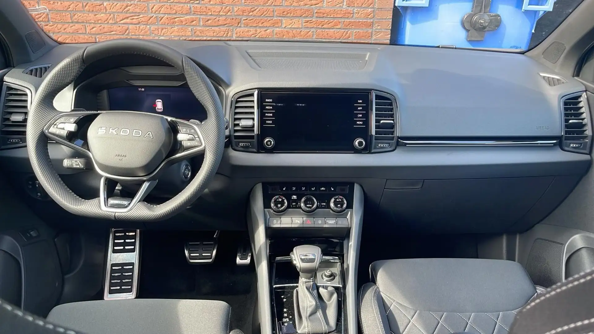 Skoda Karoq Sportline Matrix+AHK+RFK Grau - 2