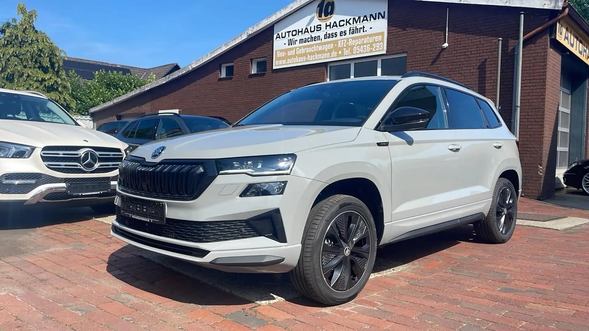 Skoda Karoq Sportline Matrix+AHK+RFK Grau - 1