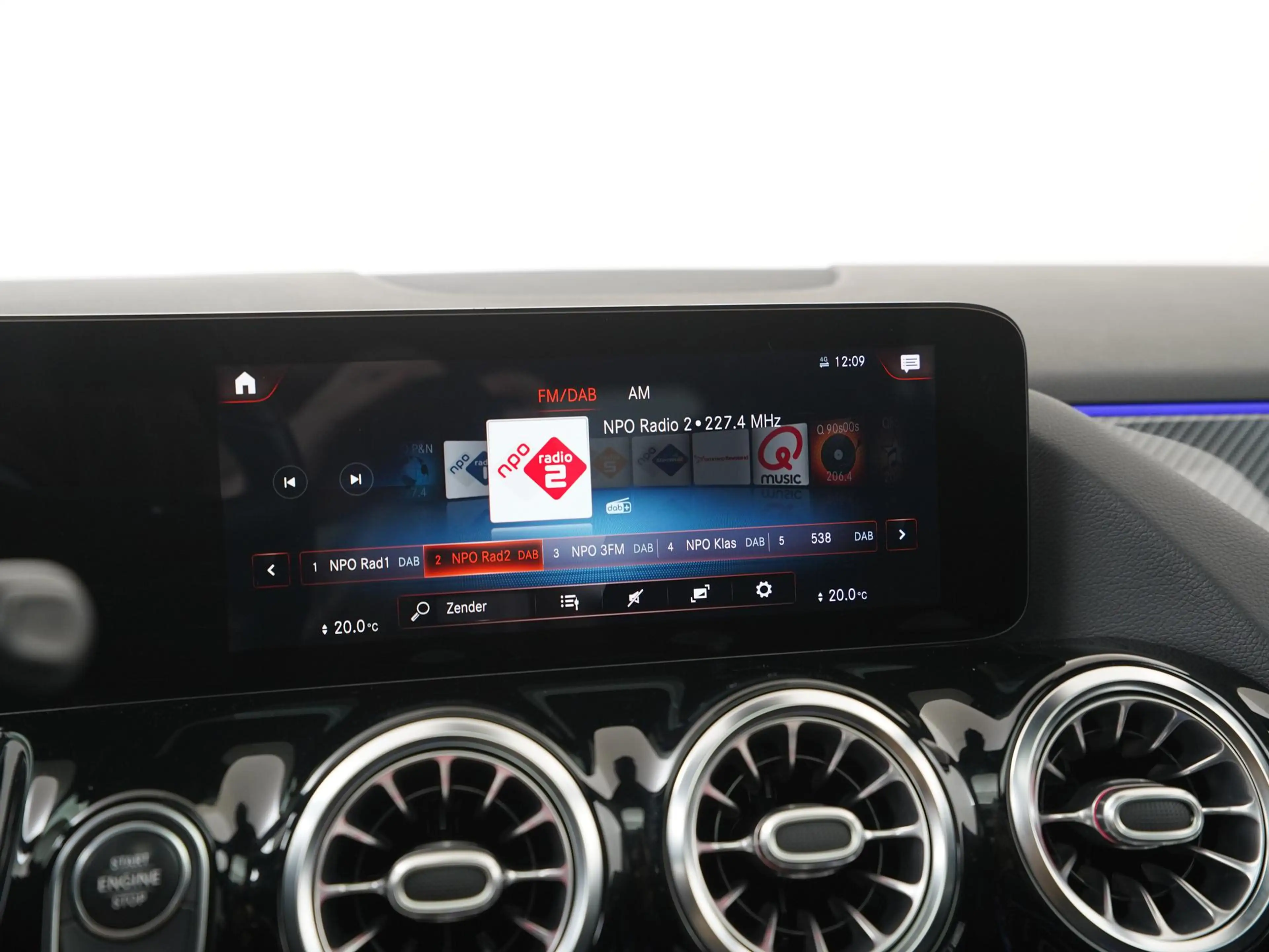 Mercedes-Benz GLA 250 250e AMG Night | Panoramadak | Burmester Surround — photo 14