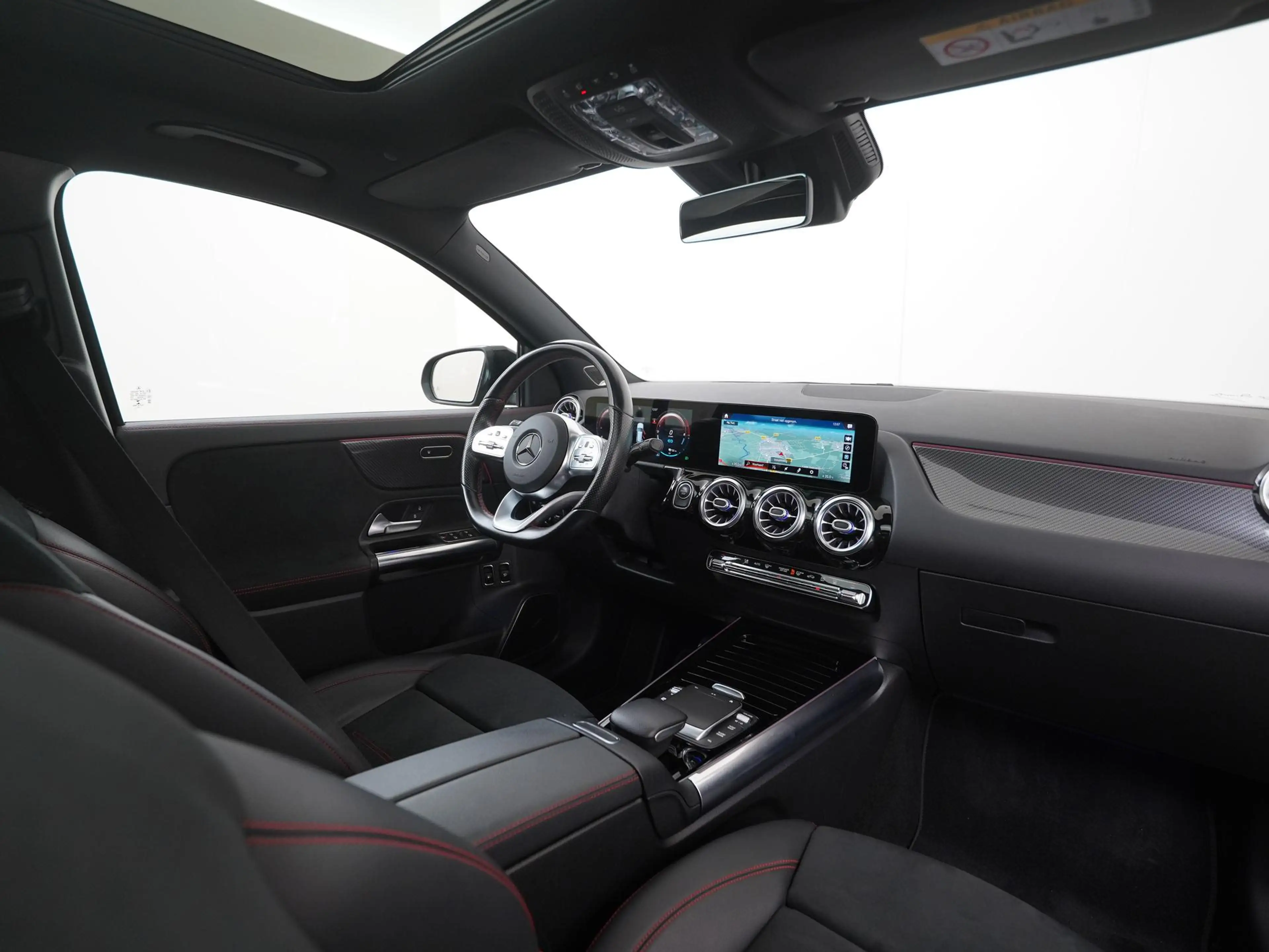 Mercedes-Benz GLA 250 250e AMG Night | Panoramadak | Burmester Surround — photo 2