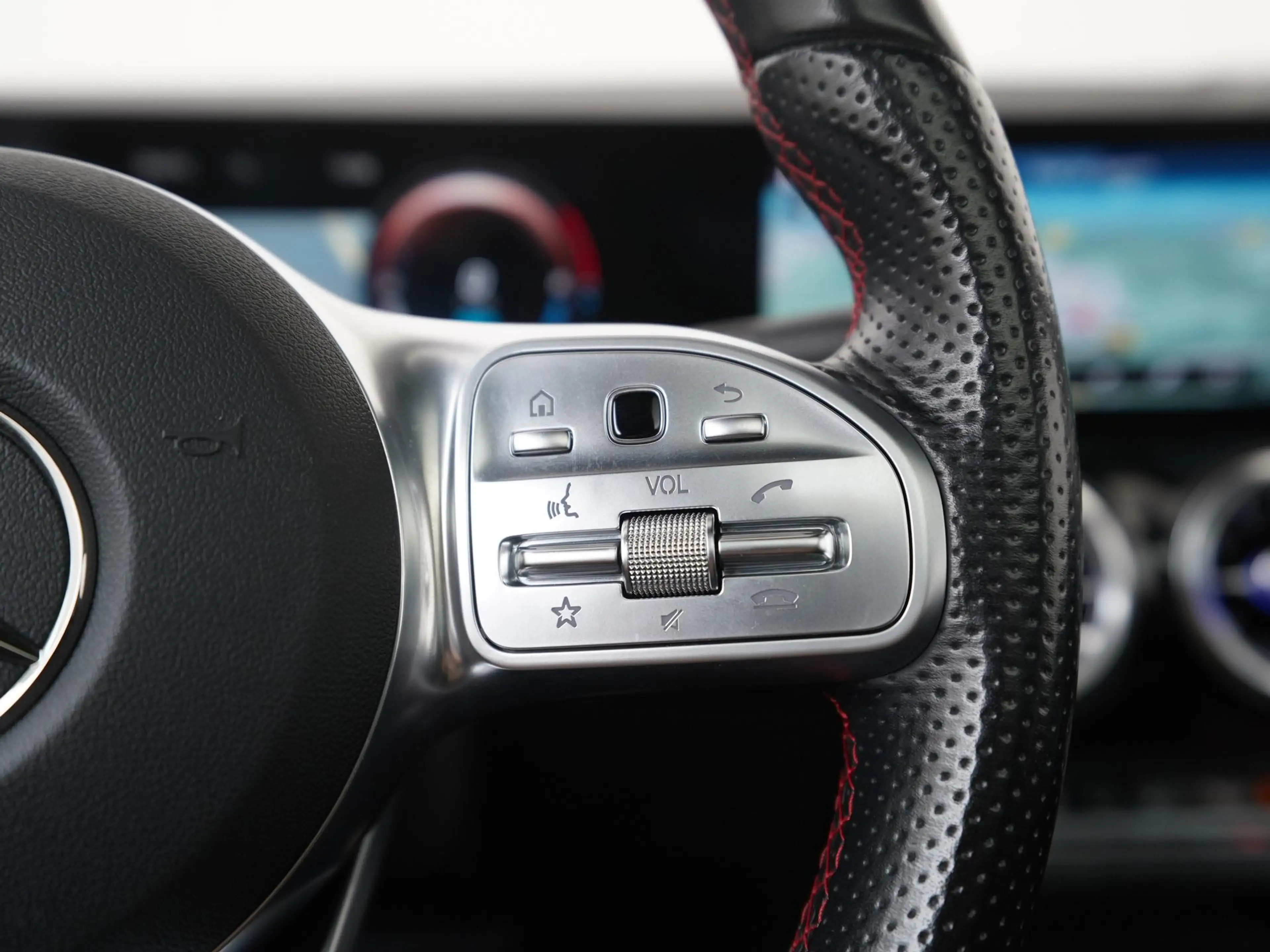 Mercedes-Benz GLA 250 250e AMG Night | Panoramadak | Burmester Surround — photo 10