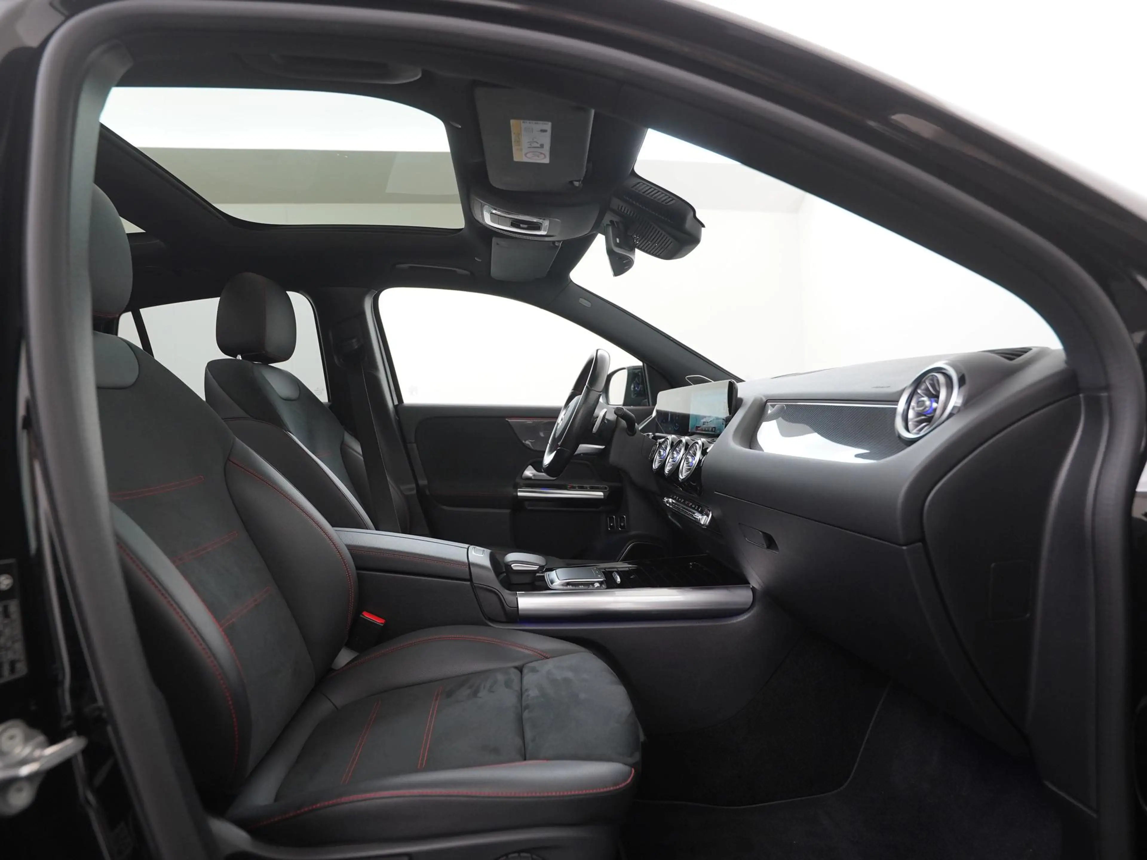Mercedes-Benz GLA 250 250e AMG Night | Panoramadak | Burmester Surround — photo 3