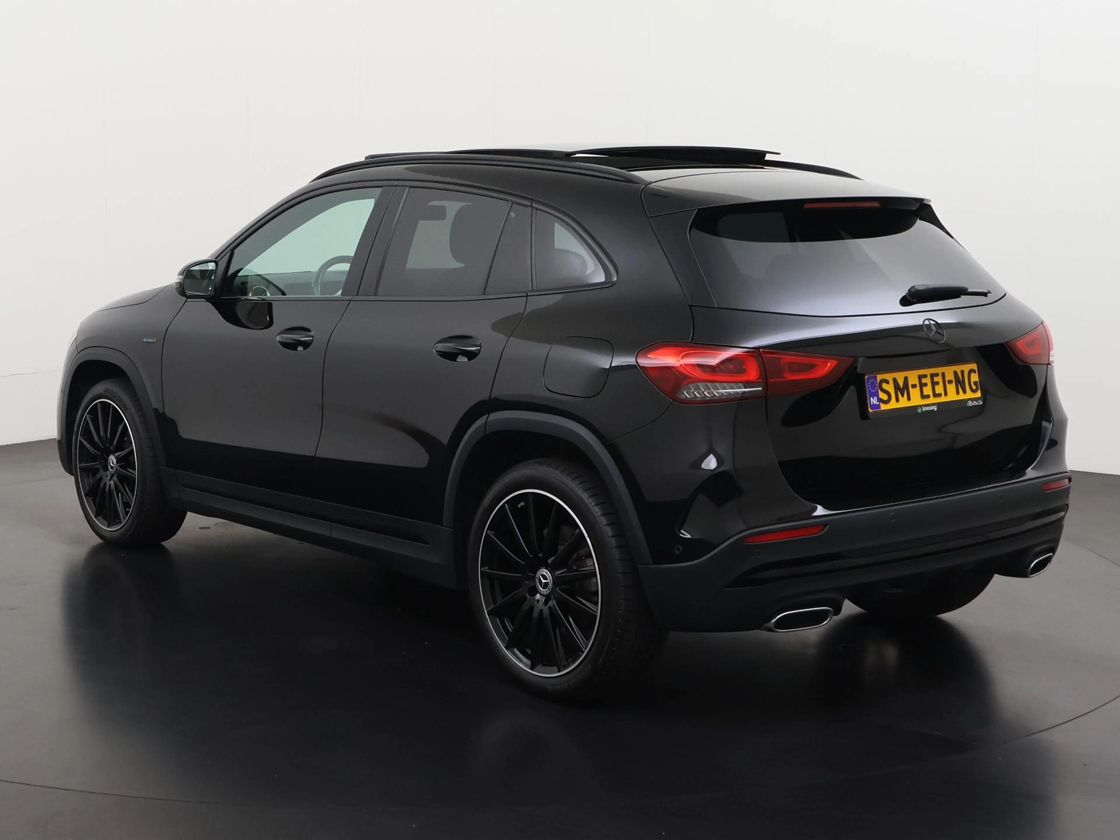 Mercedes-Benz GLA 250 250e AMG Night | Panoramadak | Burmester Surround — photo 7