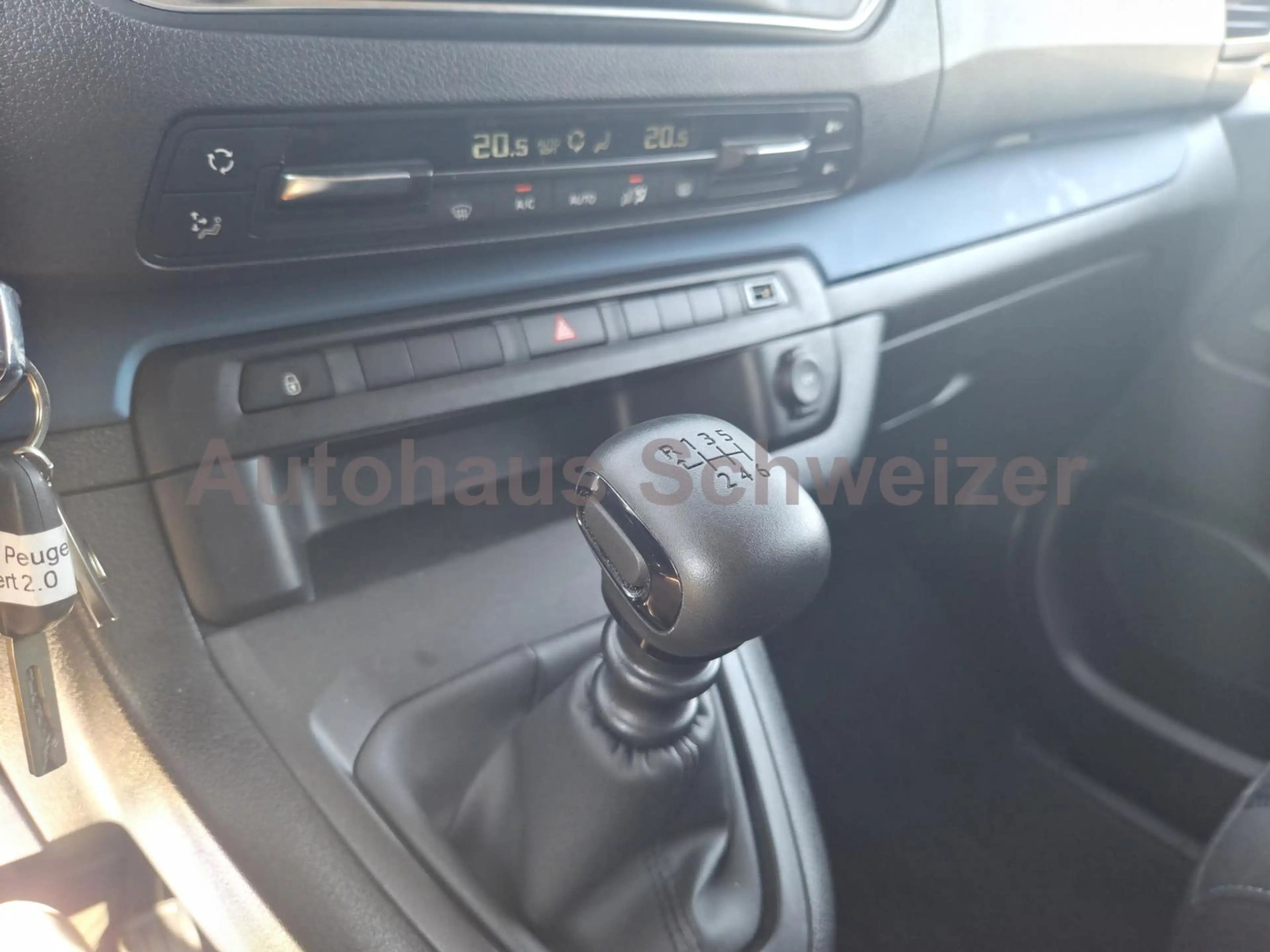 Peugeot Traveller Active L2 — photo 17