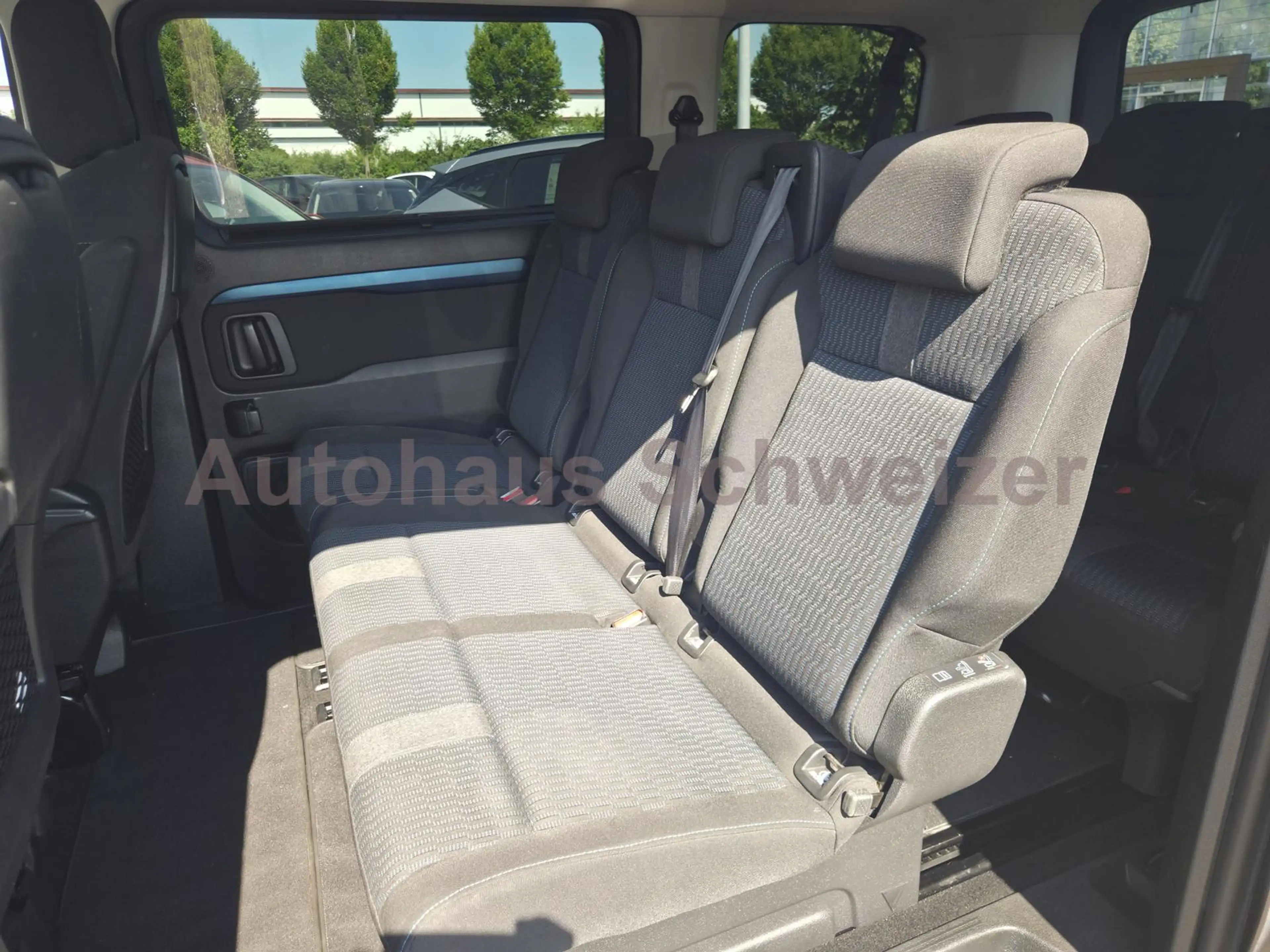 Peugeot Traveller Active L2 — photo 11