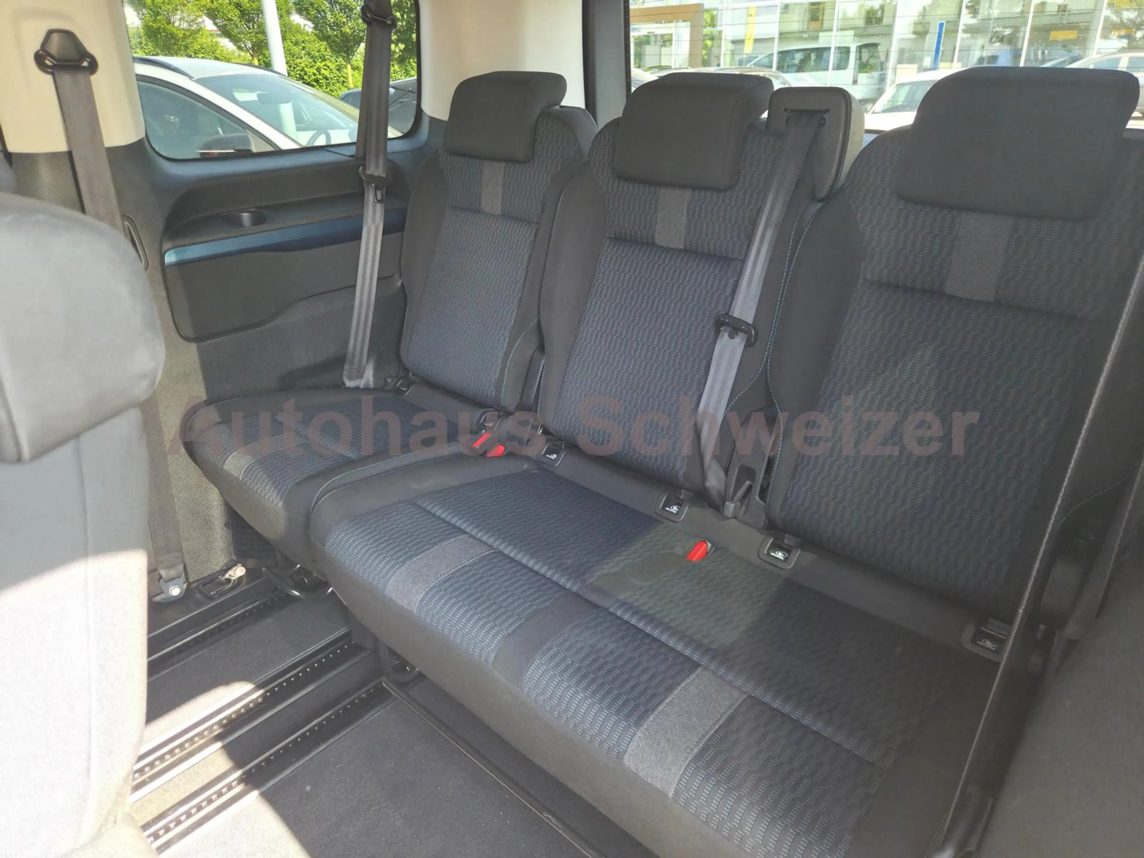 Peugeot Traveller Active L2 — photo 10