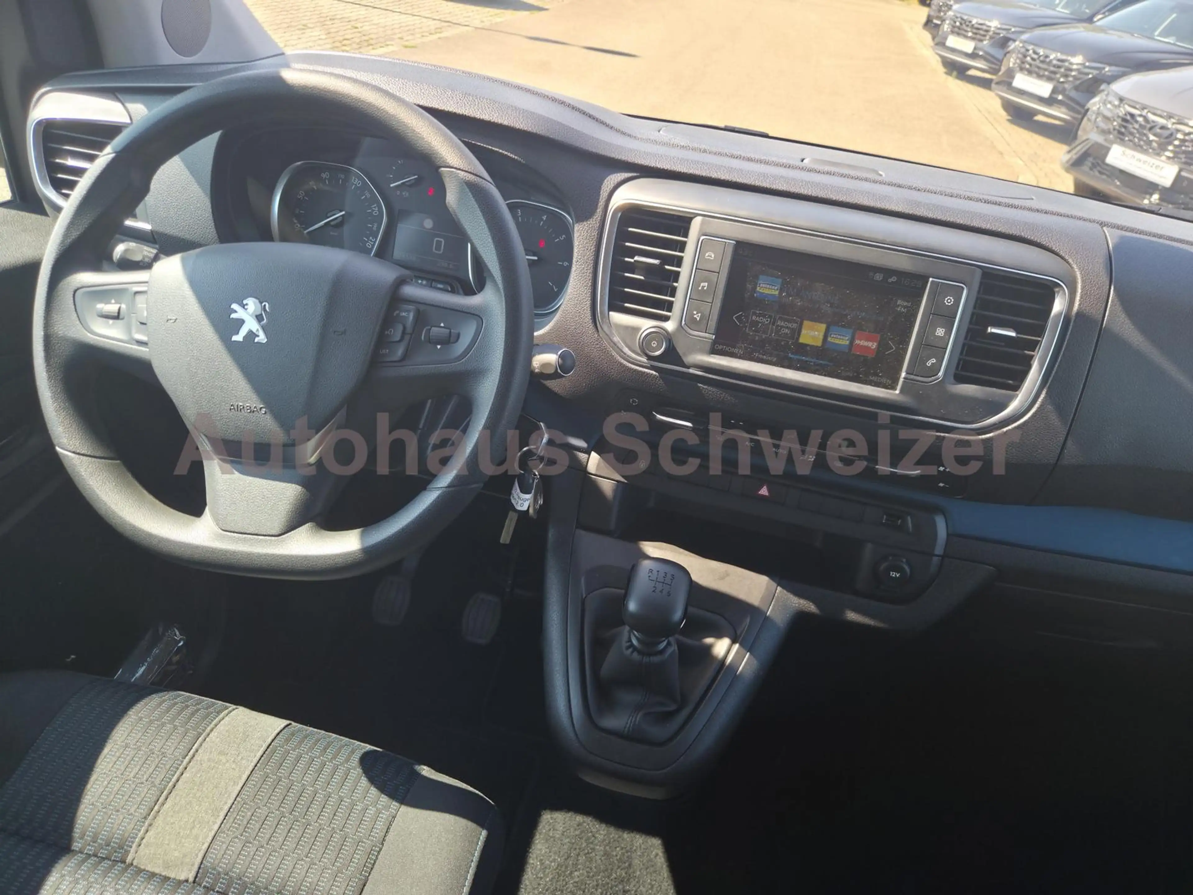 Peugeot Traveller Active L2 — photo 14