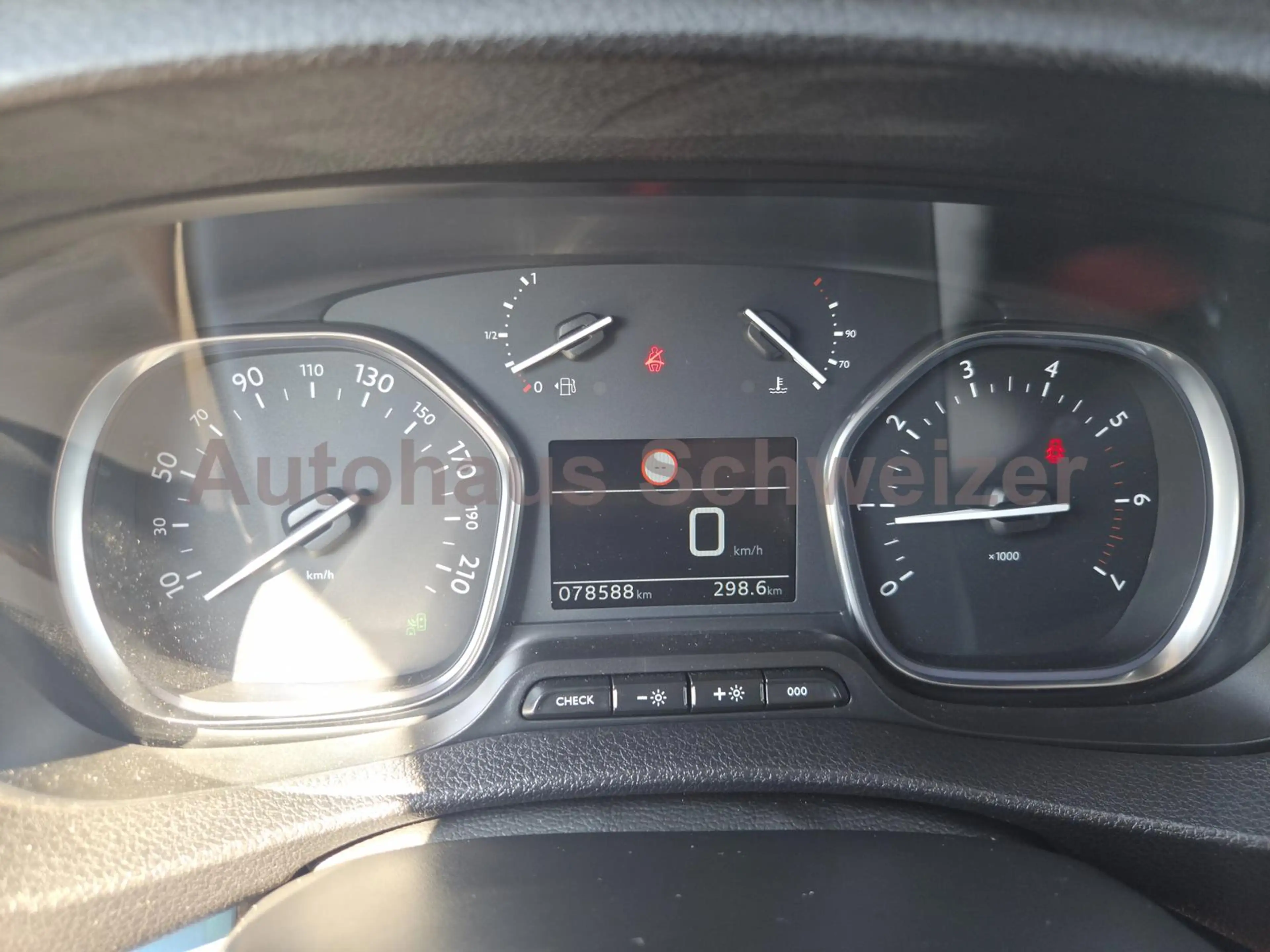 Peugeot Traveller Active L2 — photo 19