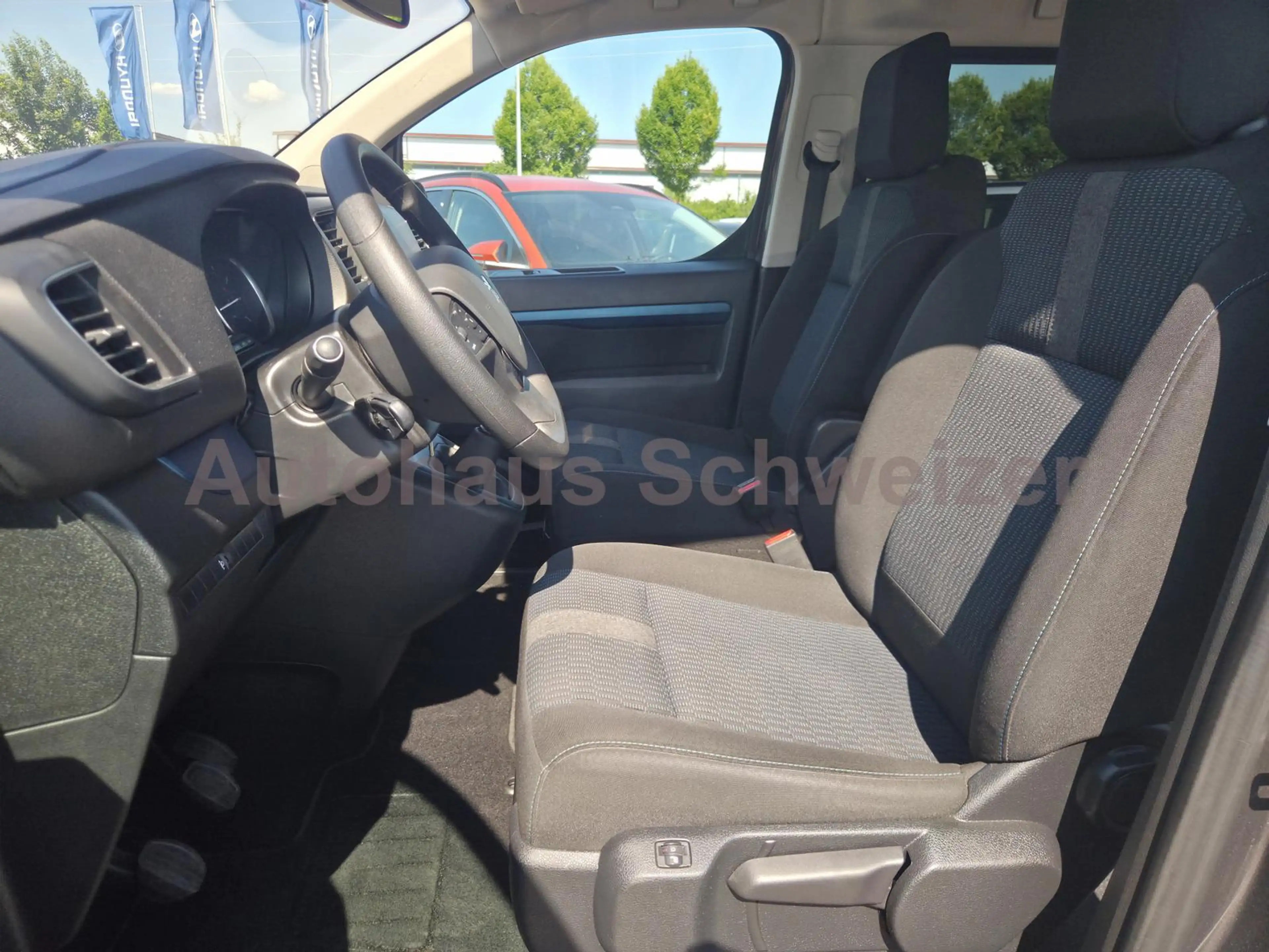 Peugeot Traveller Active L2 — photo 12