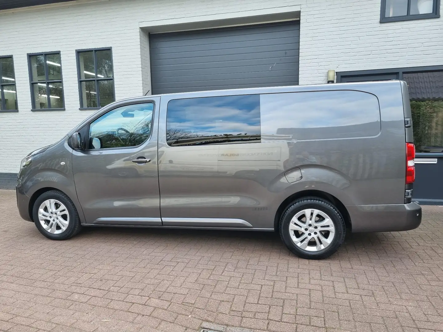 Opel Vivaro 2.0 CDTI L3H1 DC Innovation NAVI / CAMERA / AIRCO Gris - 2