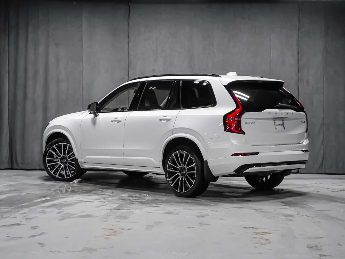 2026 Volvo XC90 Ultra 7-Seater (Dark Theme) alt 4