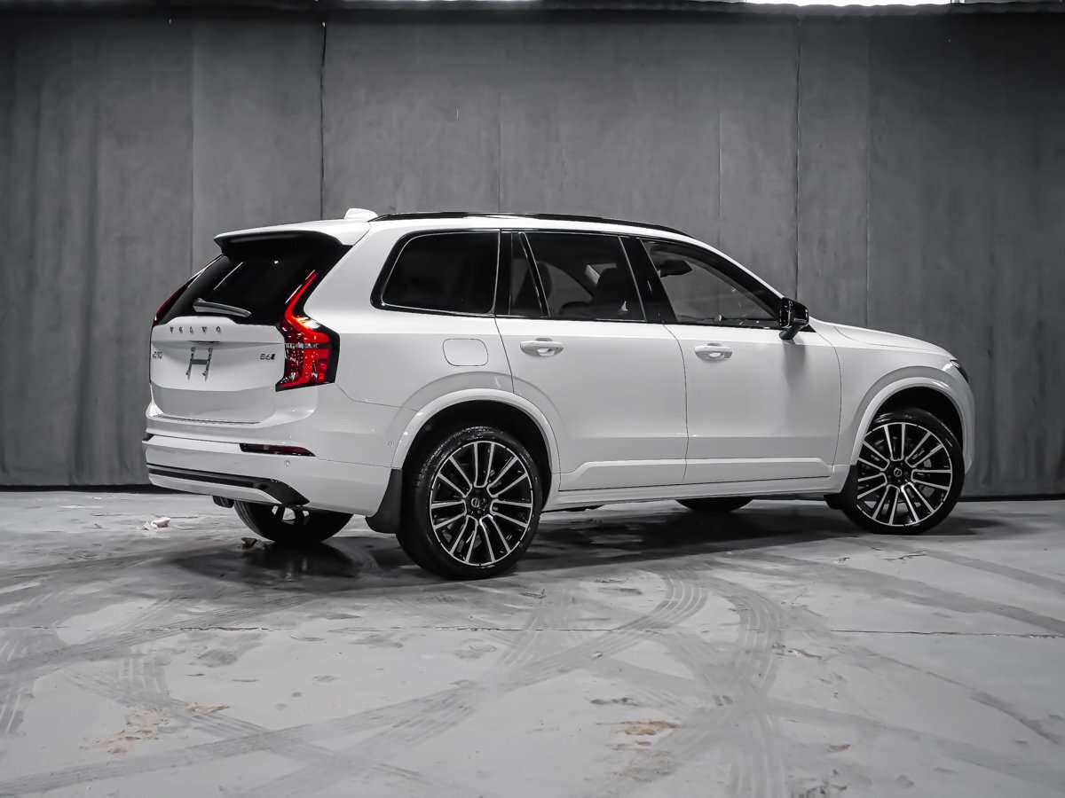 2026 Volvo XC90 Ultra 7-Seater (Dark Theme) alt 3