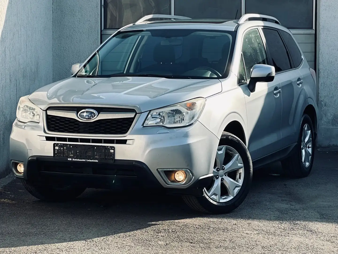 Subaru Forester 2.0 Exclusive 4x4*XENON*KAMERA*AHK*1.HD Silber - 1