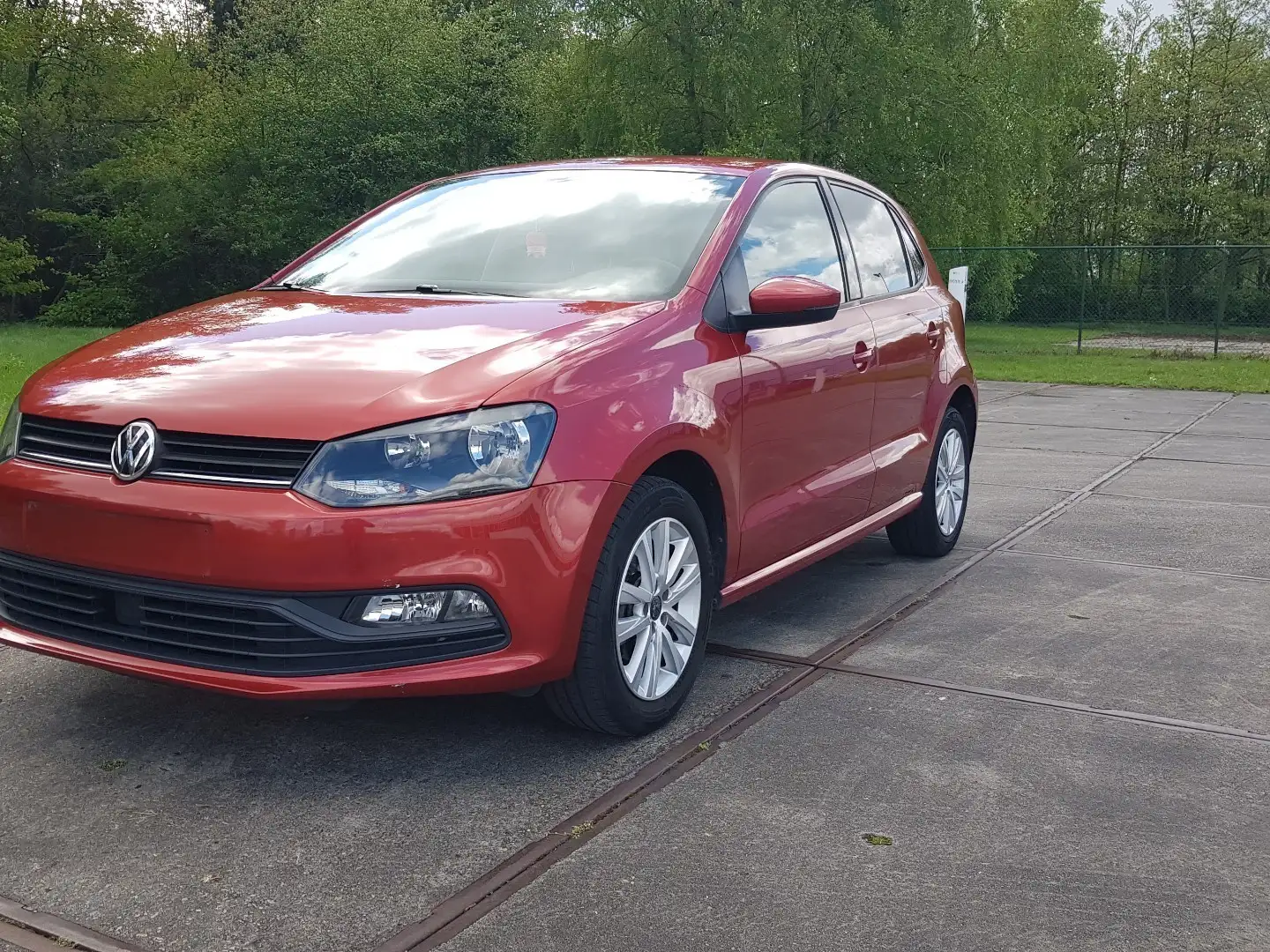 Volkswagen Polo 1.2 TSI Blue Motion Technology Lounge Rouge - 1
