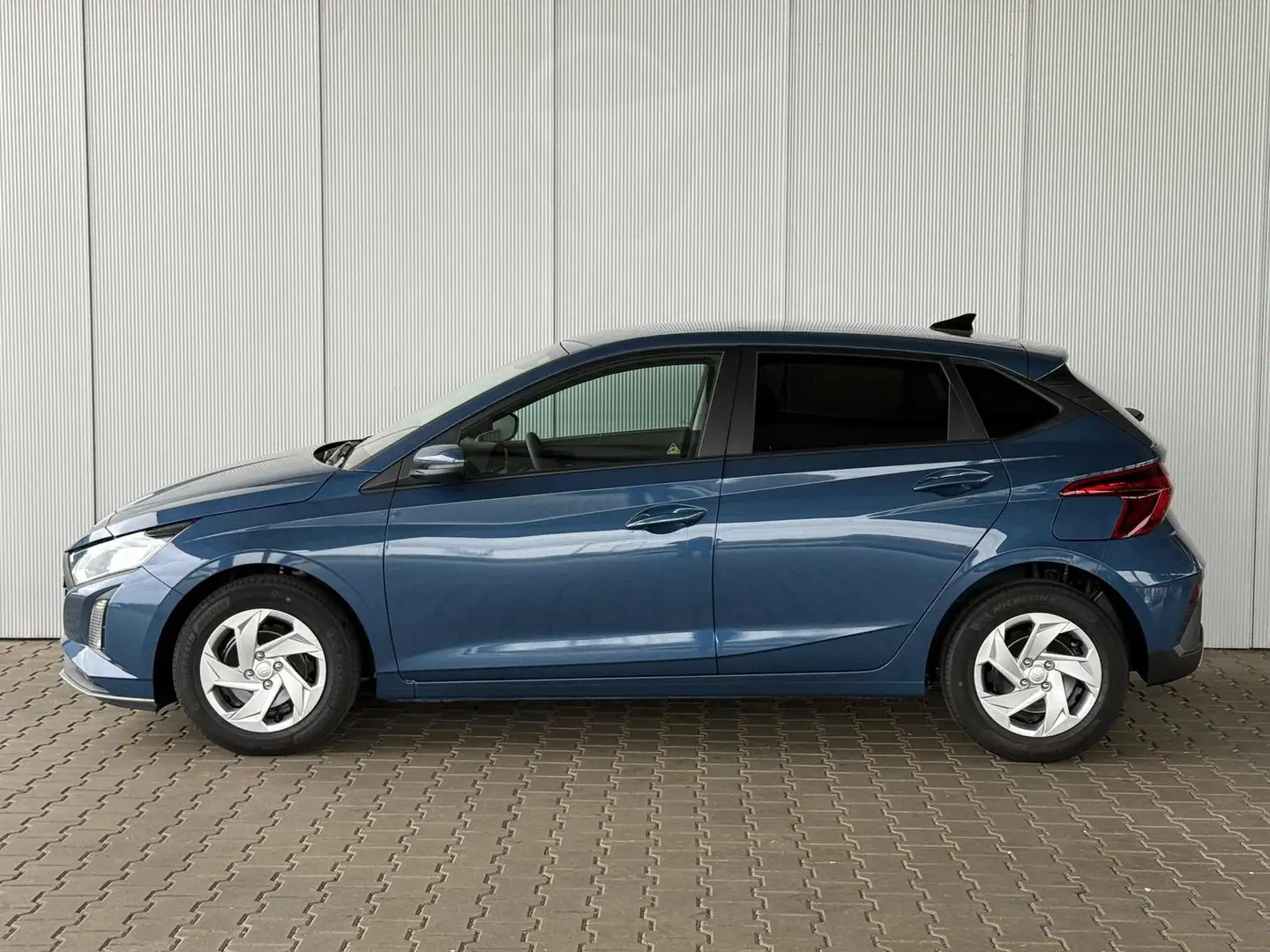 Hyundai i20 E-Motion 1.2 MPI / Sitz + Lenkradheizung Navi T... Blau - 2