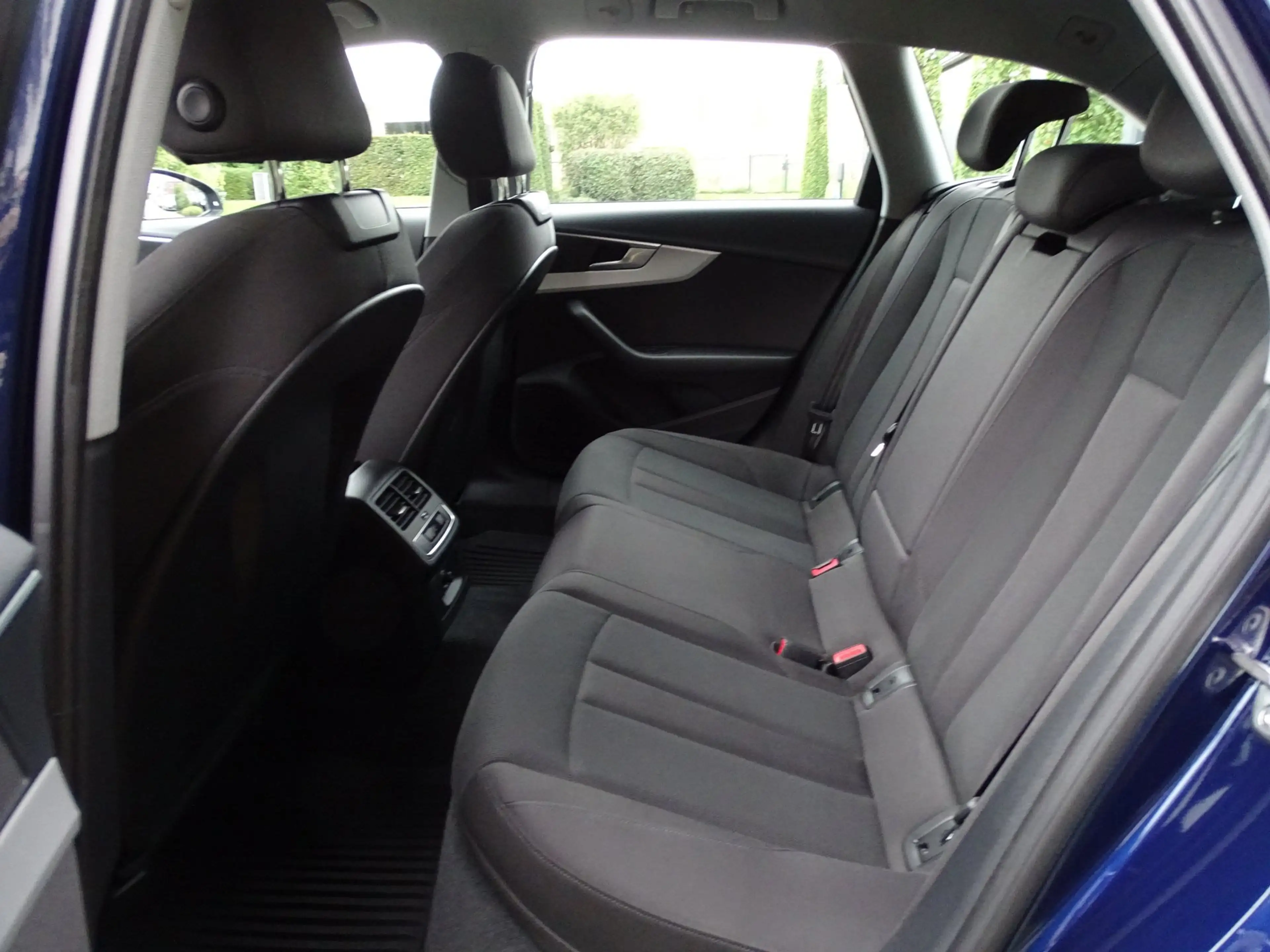Audi A4 Avant 40 TFSI Business Edition 190pk — photo 14