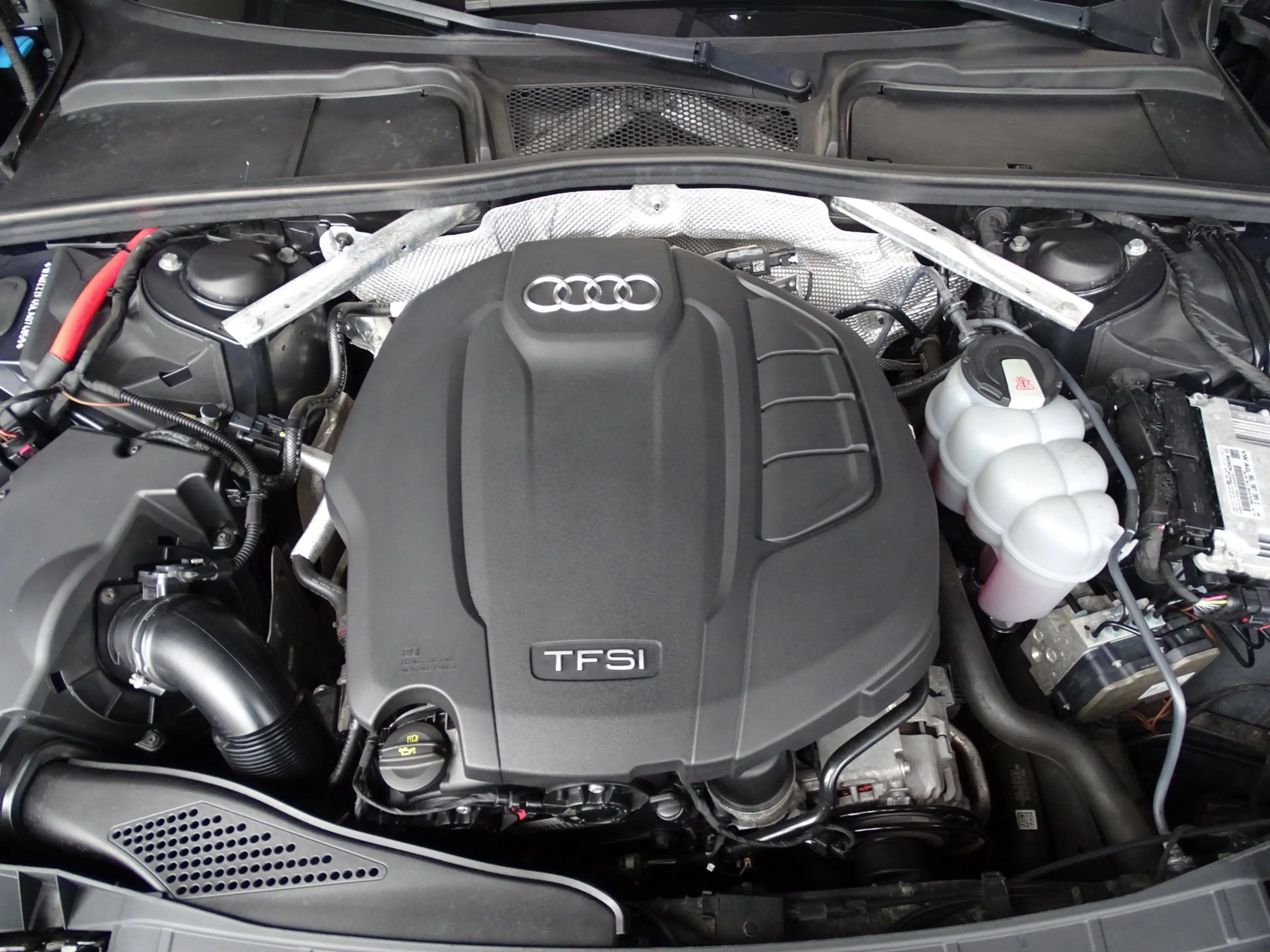 Audi A4 Avant 40 TFSI Business Edition 190pk — photo 23